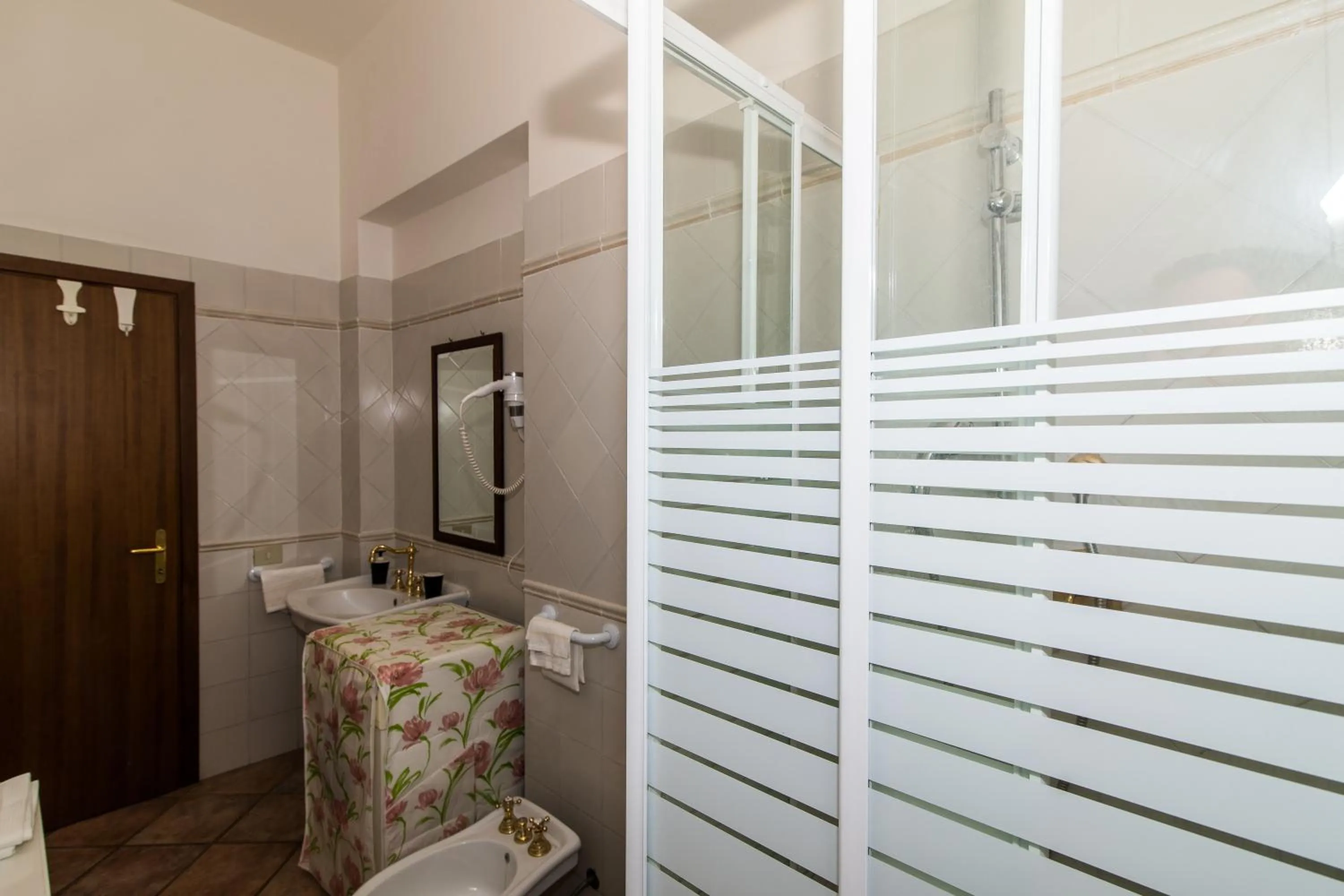 Shower in B&B Millennium