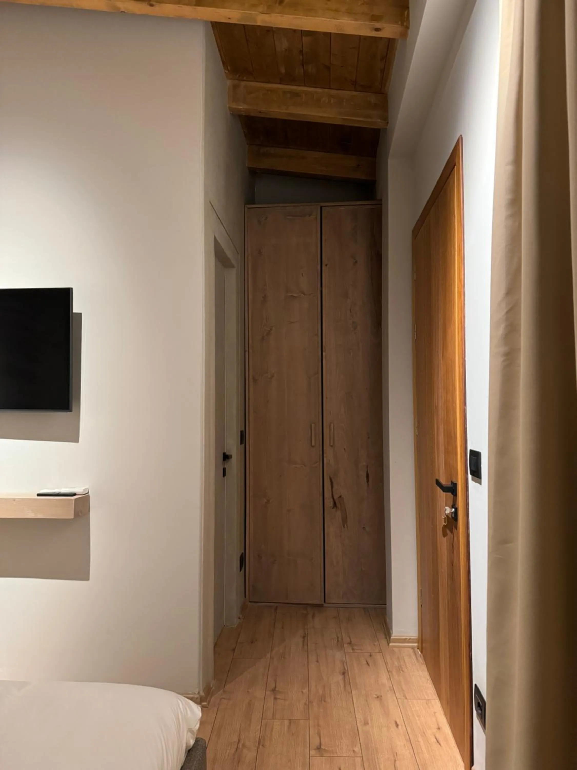 TV and multimedia in Faces & Places Boutique Hotel