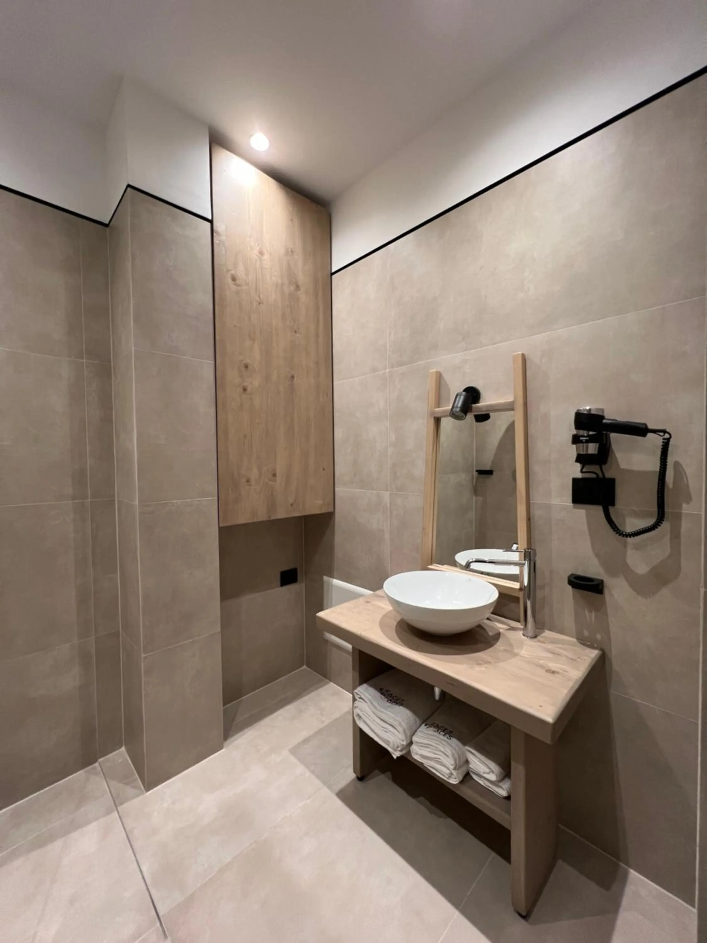 Shower in Faces & Places Boutique Hotel