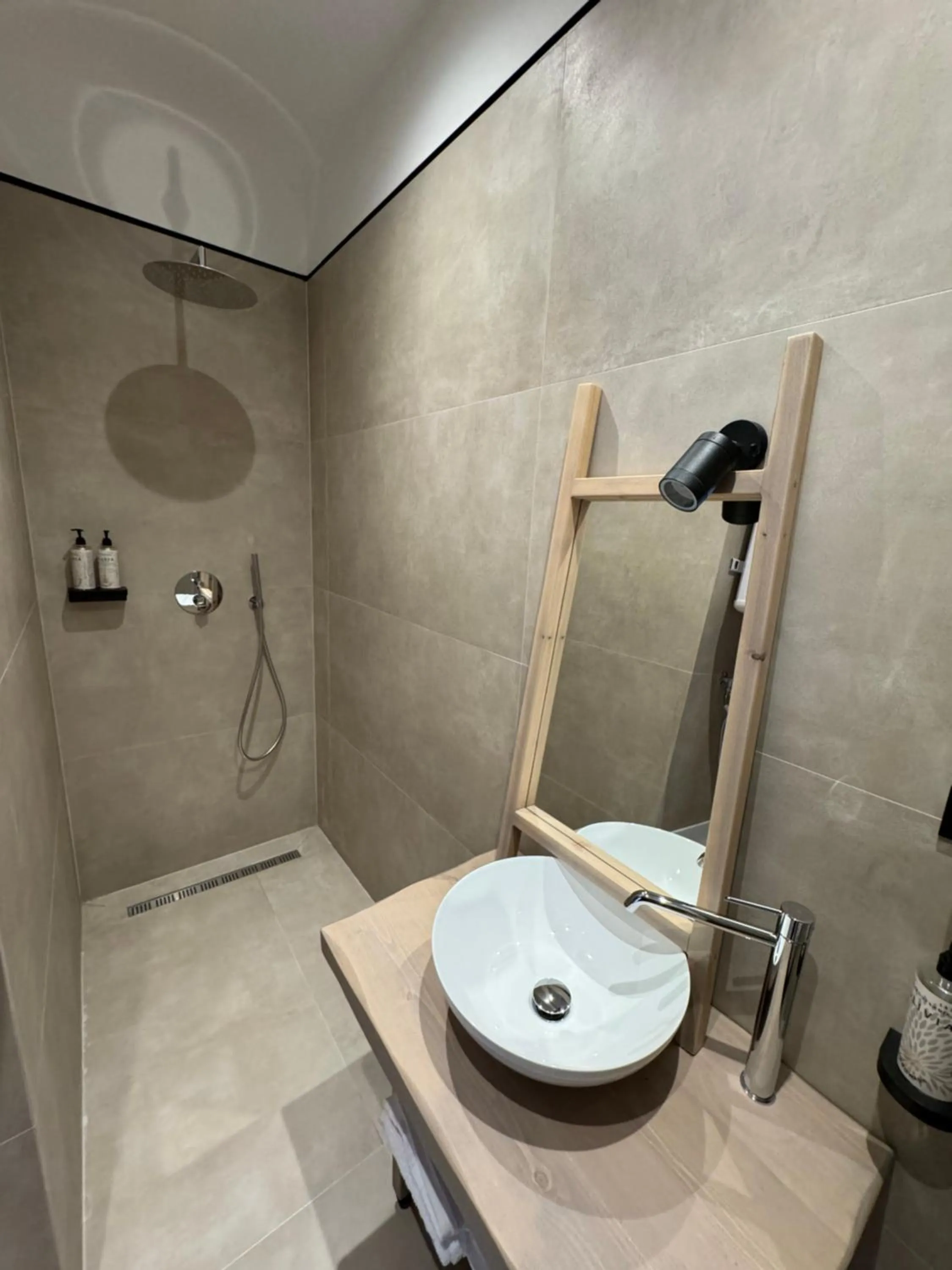 Shower in Faces & Places Boutique Hotel