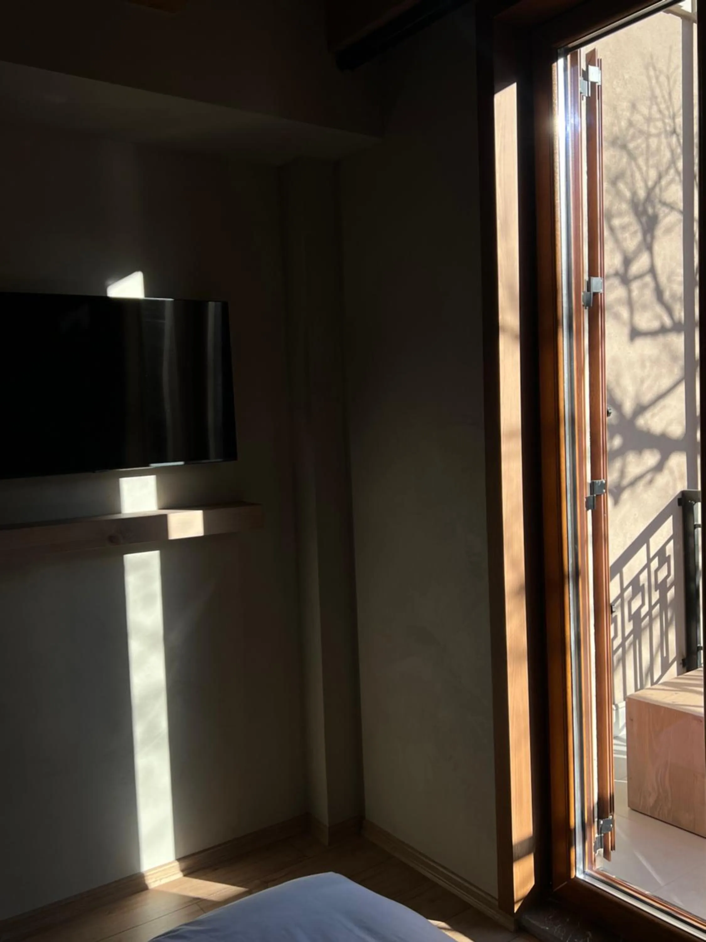 TV and multimedia in Faces & Places Boutique Hotel