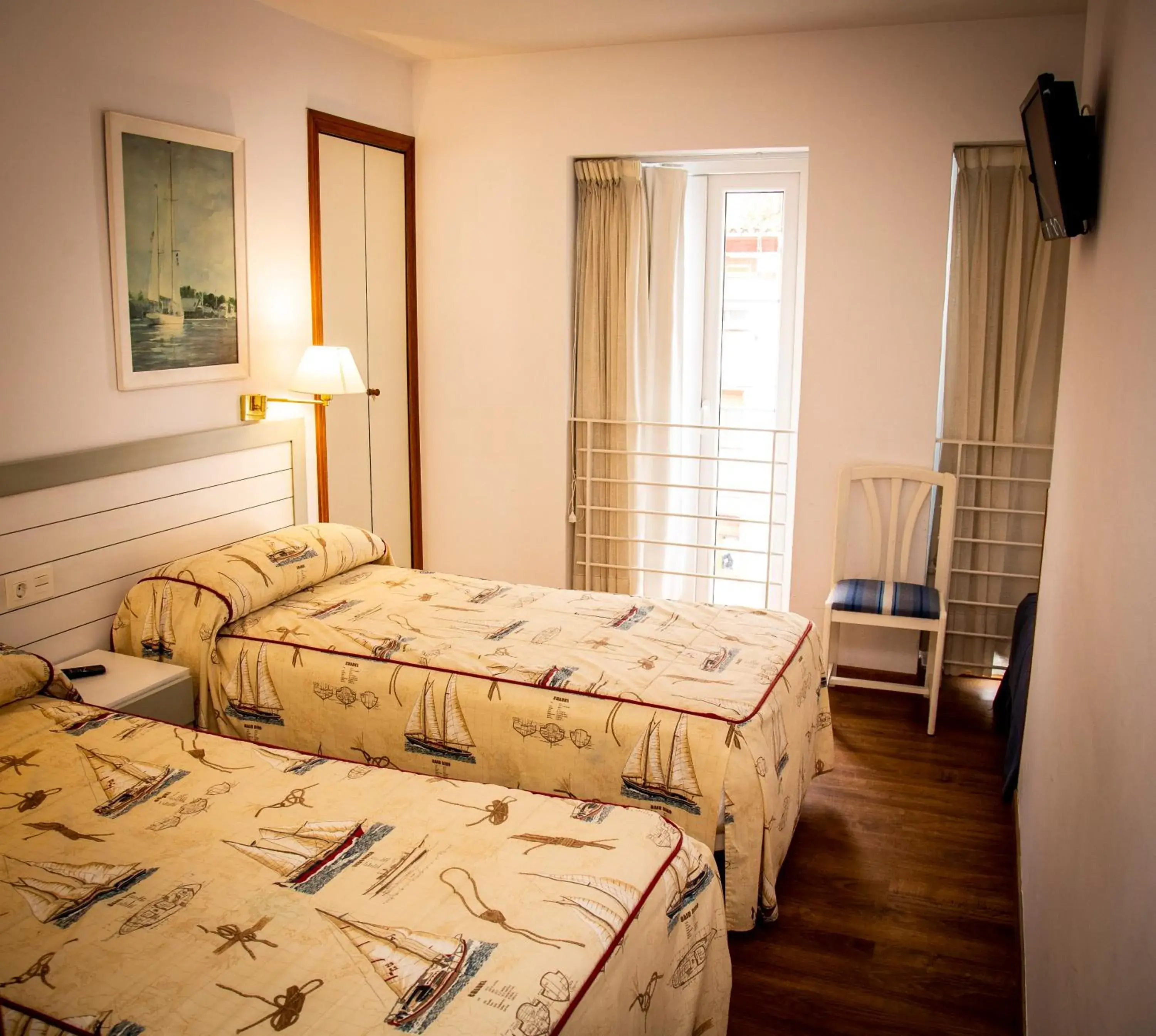 Twin Room in H Isabel - Suárez Inclán 38 Twin Room in H Isabel - Suárez Inclán 38