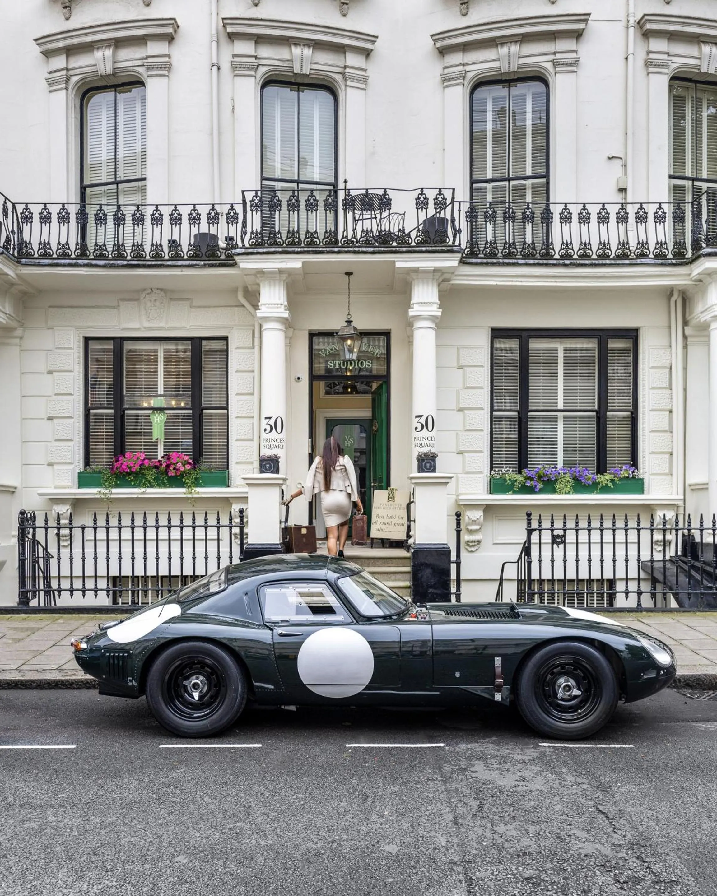 Facade/entrance in Vancouver Hotel and Studios