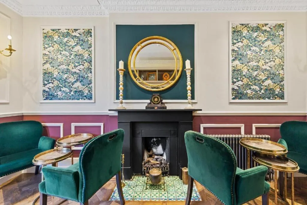 Living room in Vancouver Hotel and Studios