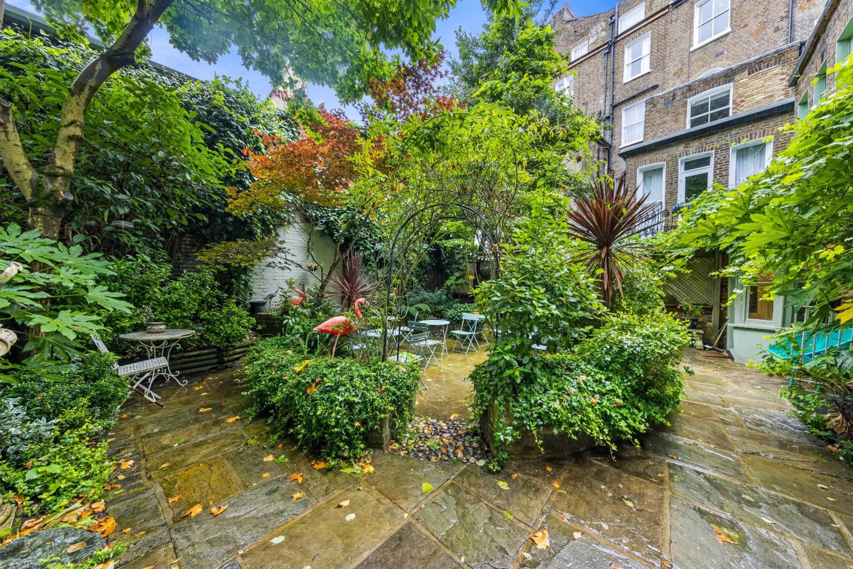 Garden in Vancouver Hotel and Studios