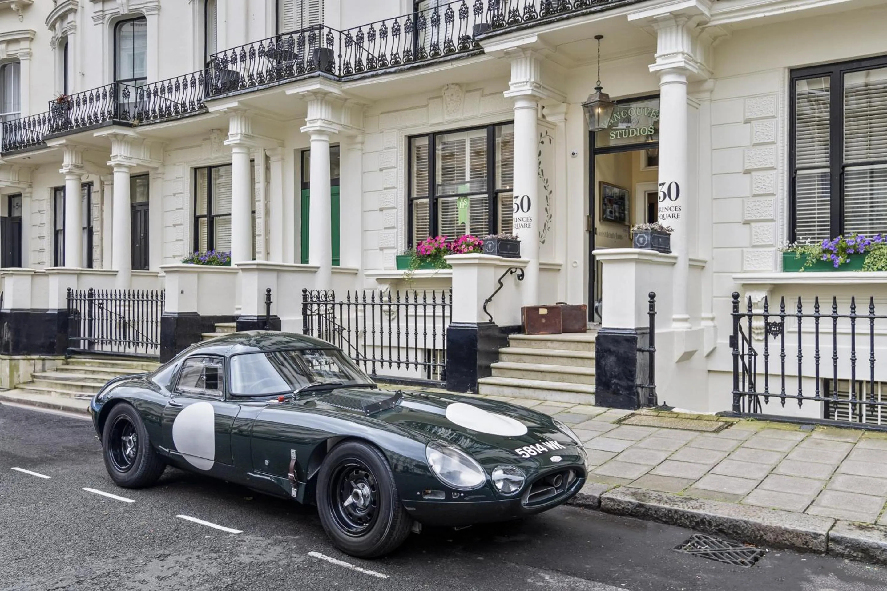 Facade/entrance in Vancouver Hotel and Studios