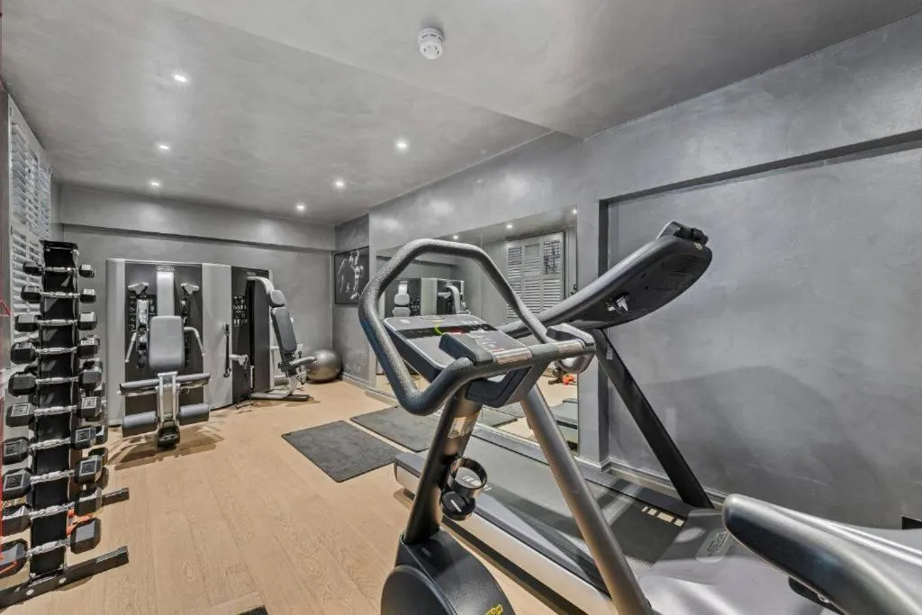 Fitness centre/facilities in Vancouver Hotel and Studios