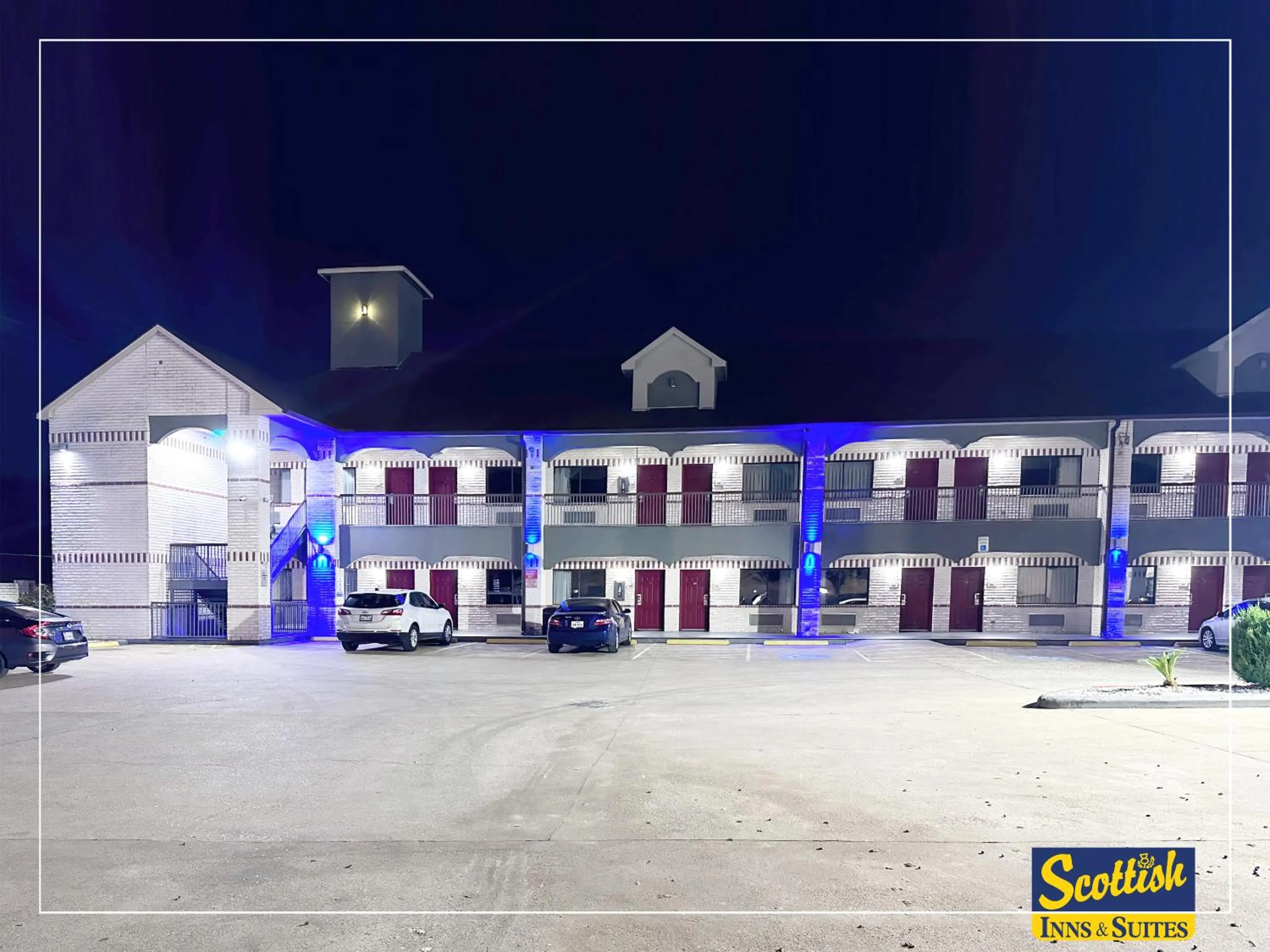 Property building in Scottish Inn & Suites Sam Houston Parkway