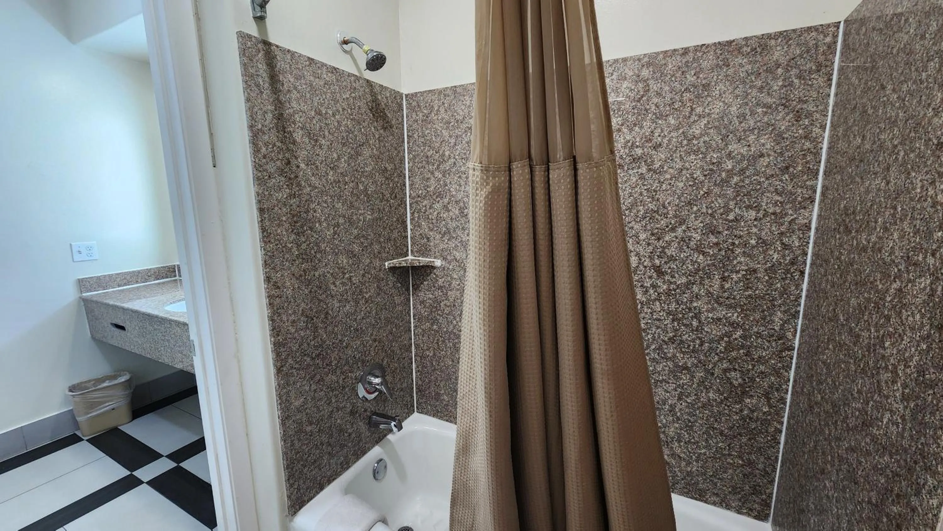 Shower in Scottish Inn & Suites Sam Houston Parkway