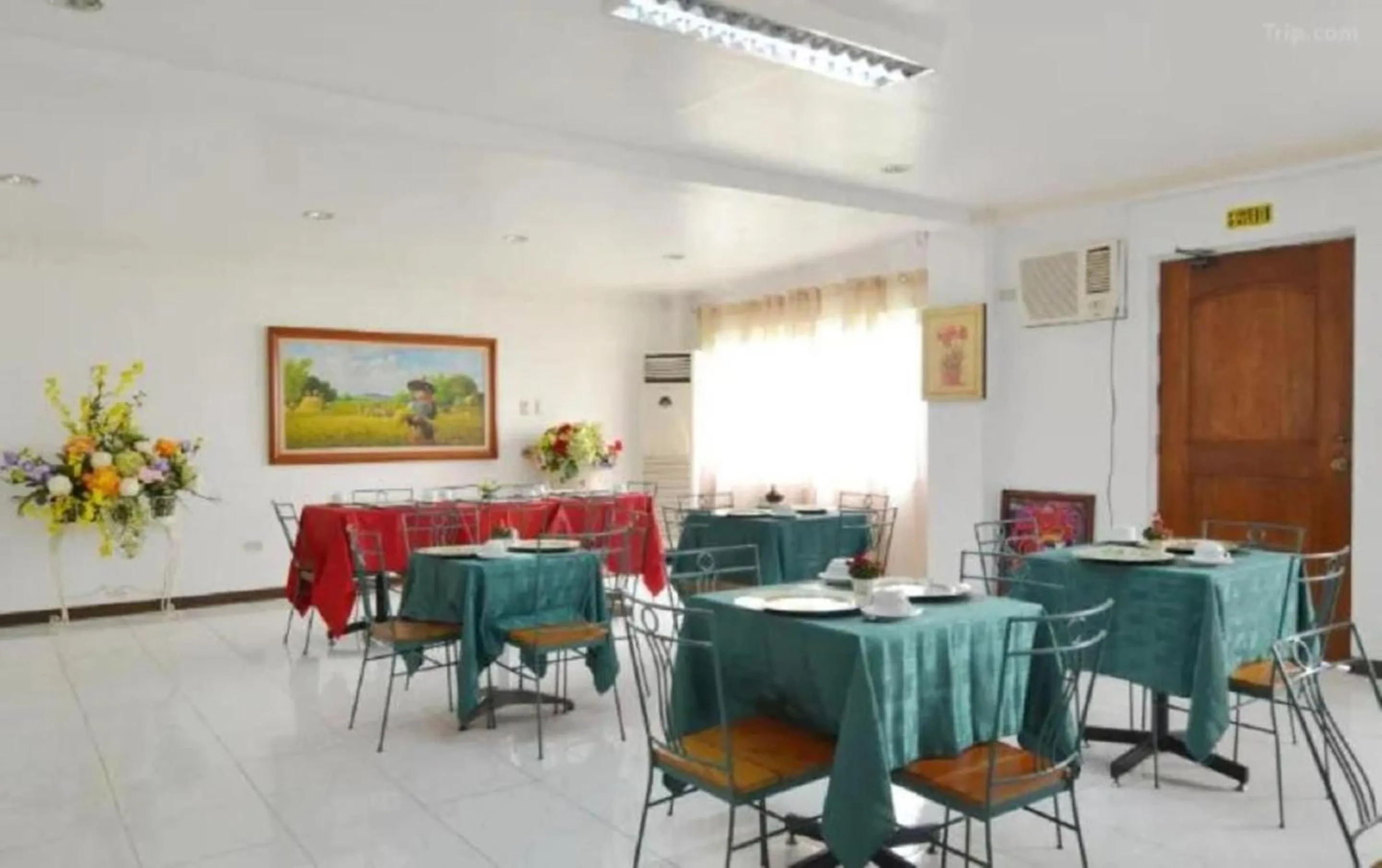 Dining area in New Orleans Tagaytay