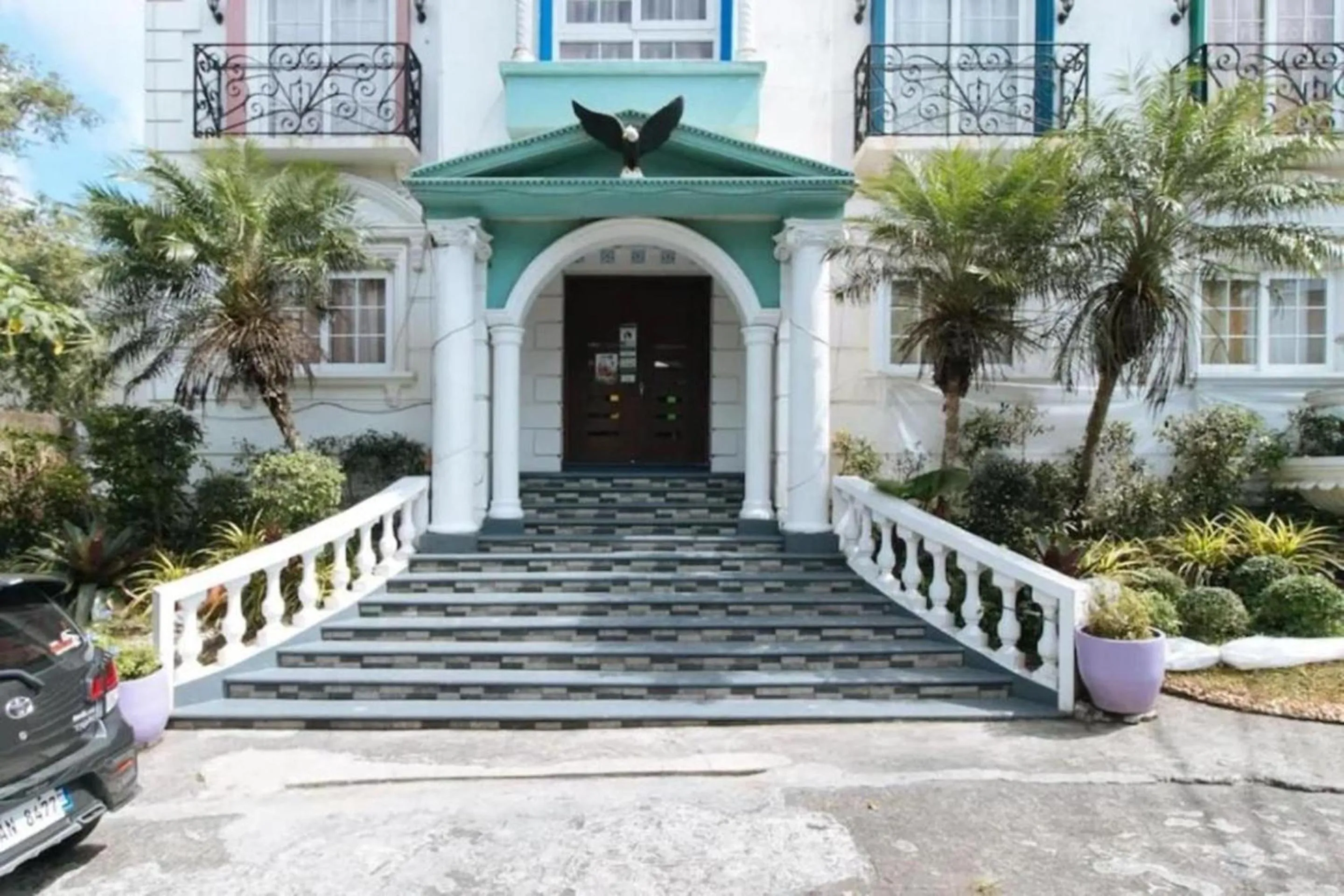 Property building in New Orleans Tagaytay