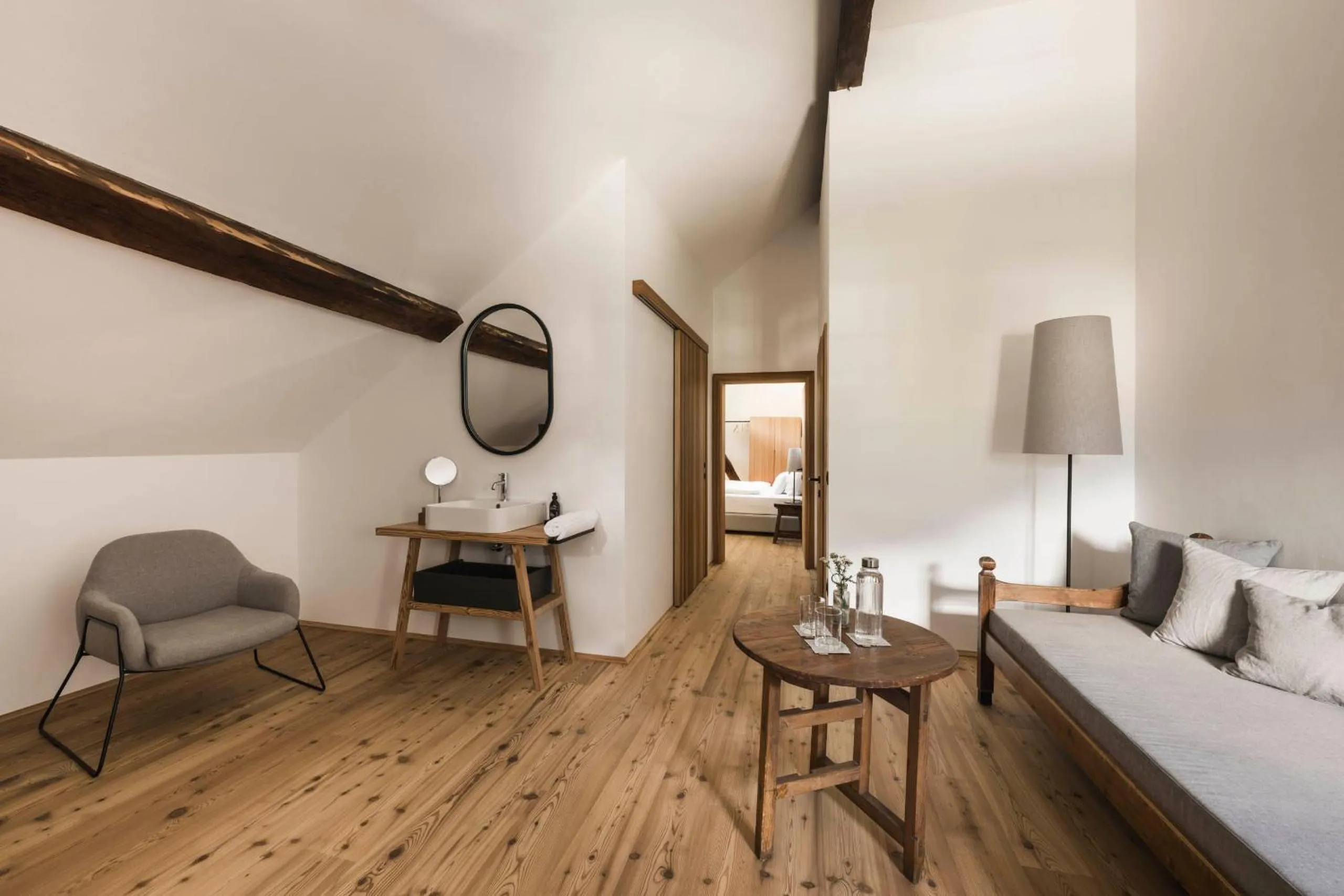 Bed in Ansitz Heufler by Norbert Niederkofler