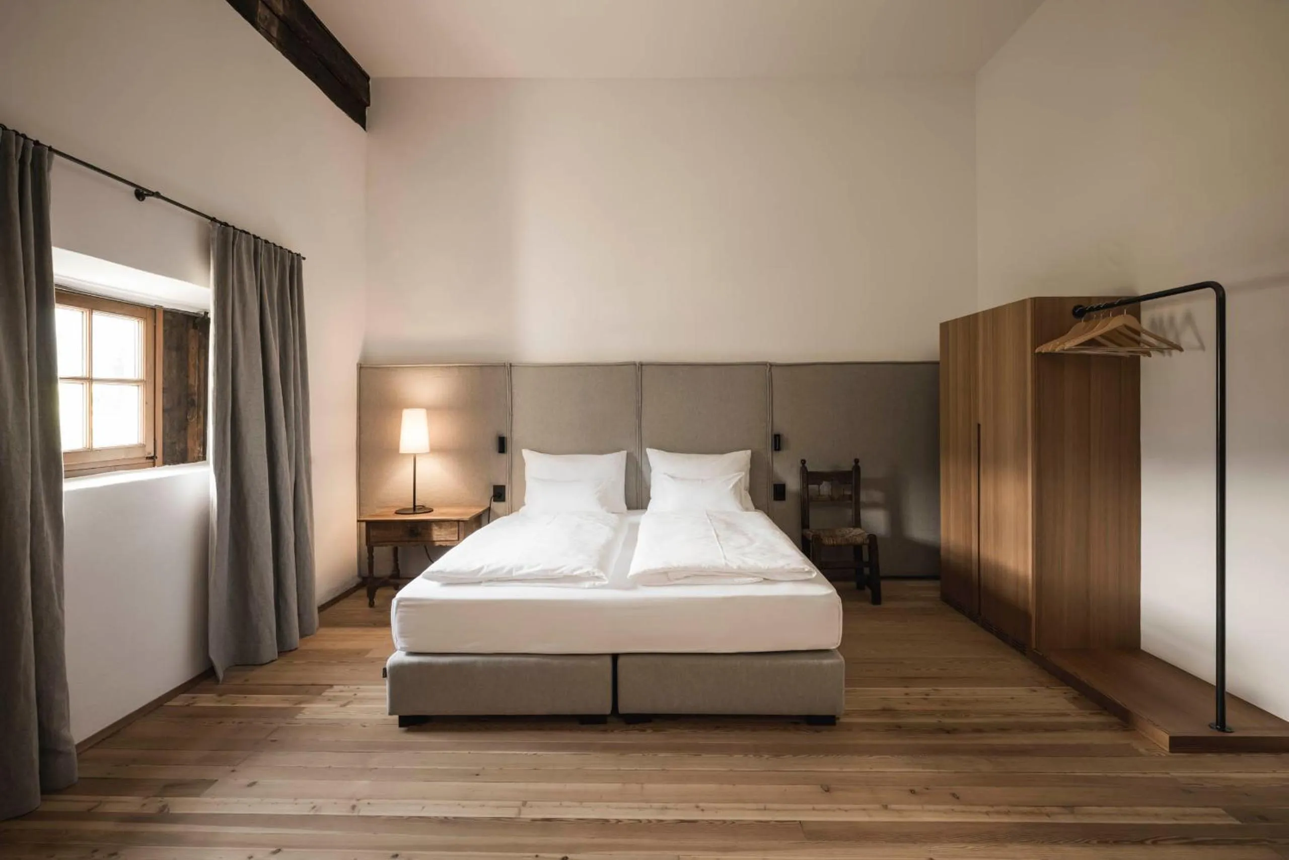 Bed in Ansitz Heufler by Norbert Niederkofler