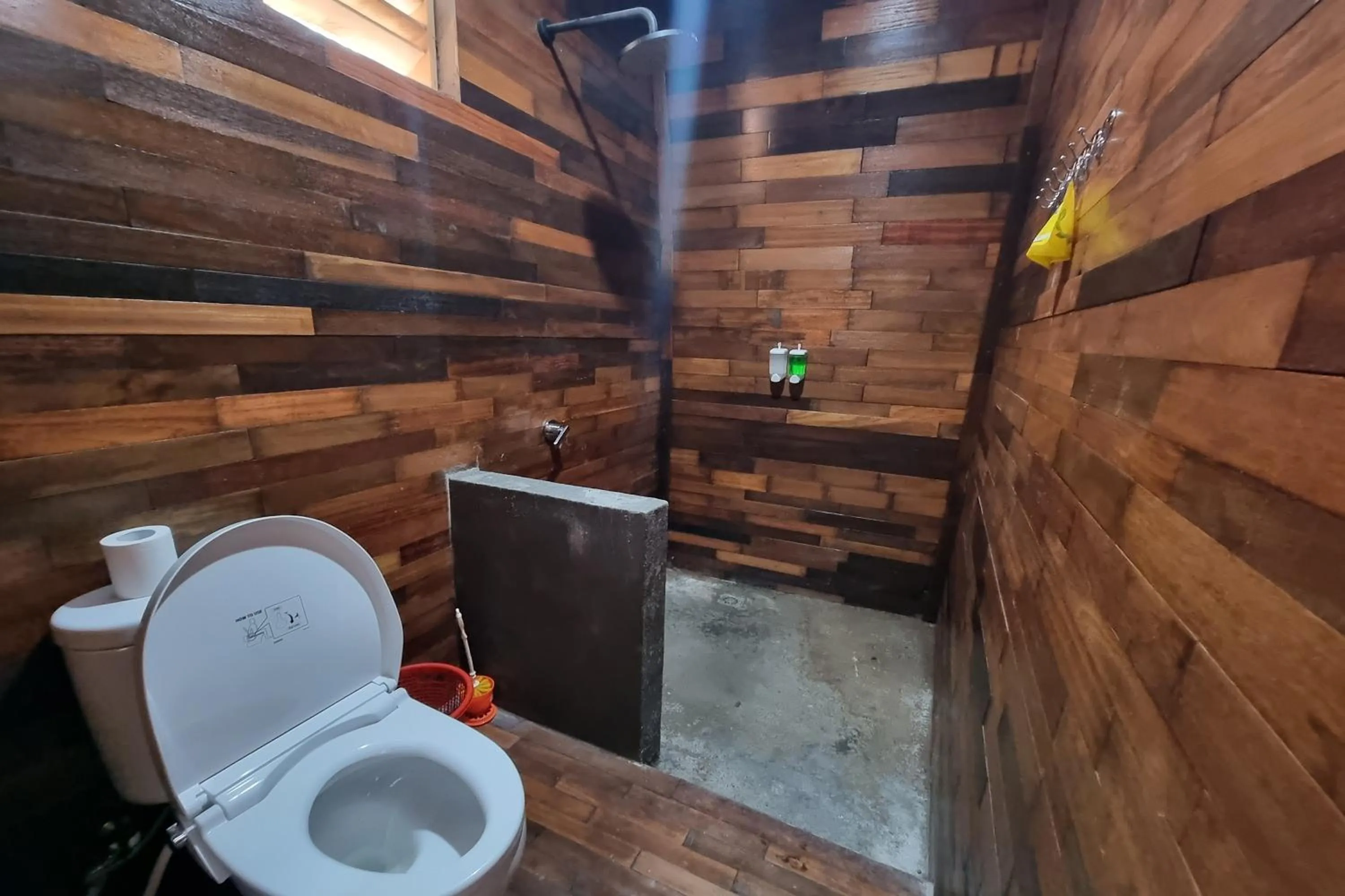 Shower in Umah Nanda Kintamani