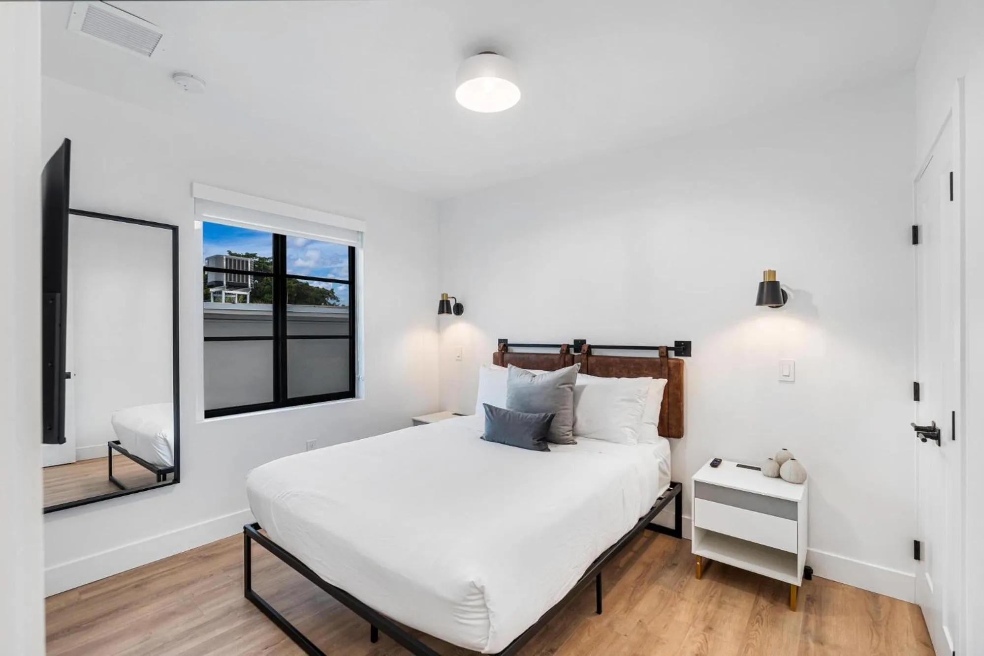 Bed in Lux Retreat By Renzzi