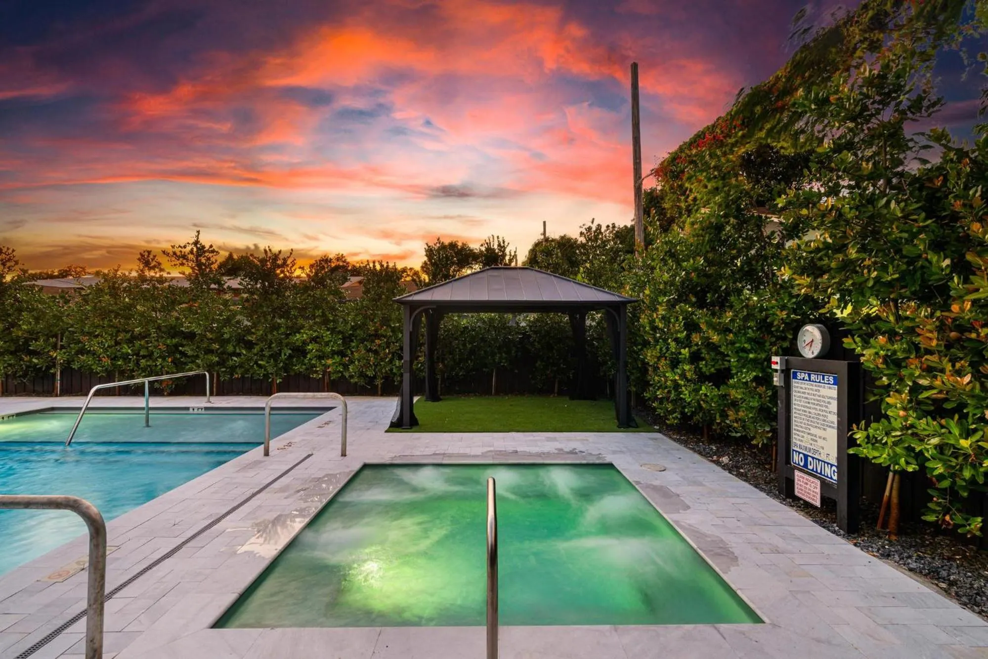 Pool view in Lux Retreat By Renzzi