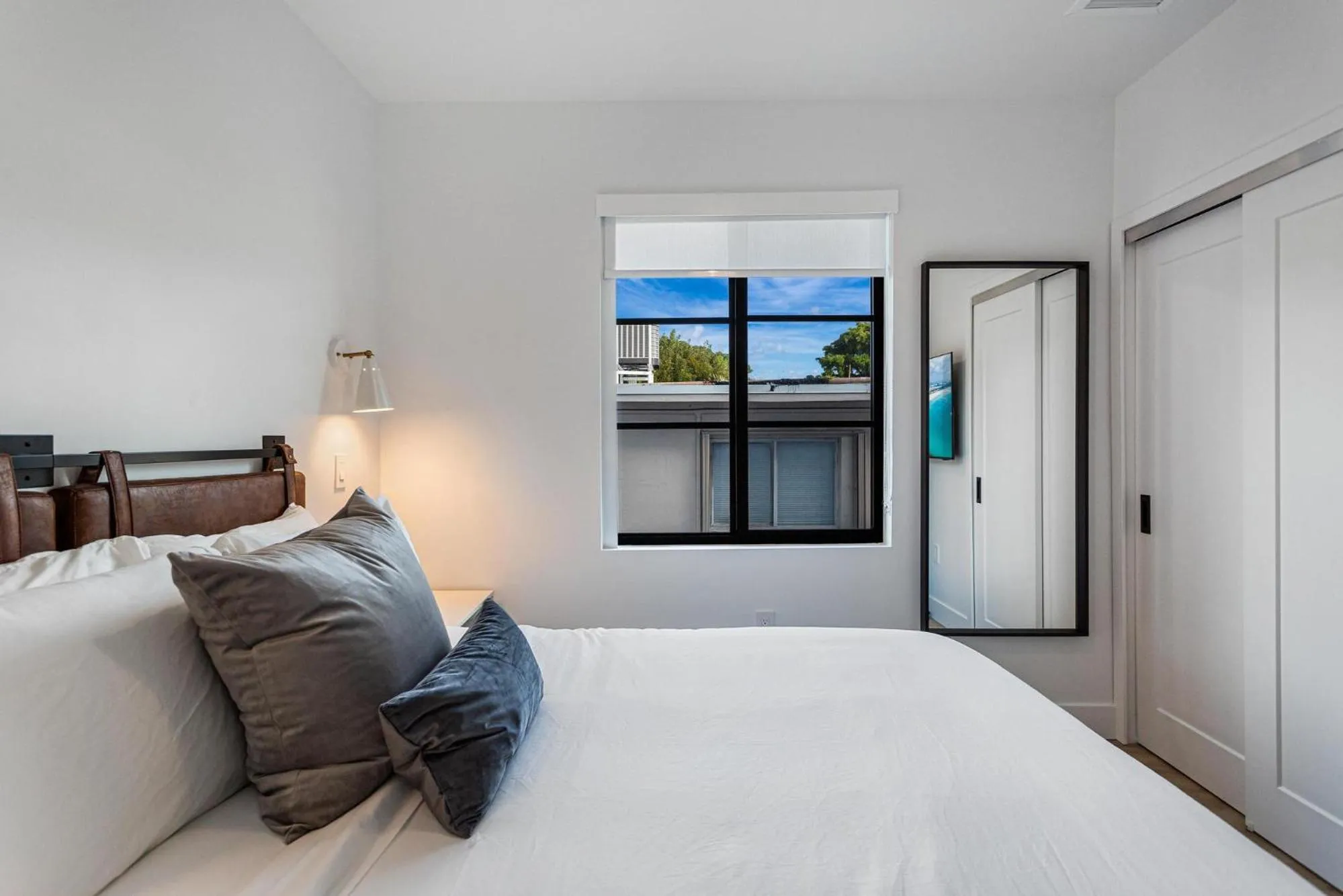 Bedroom, Bed in Lux Retreat By Renzzi