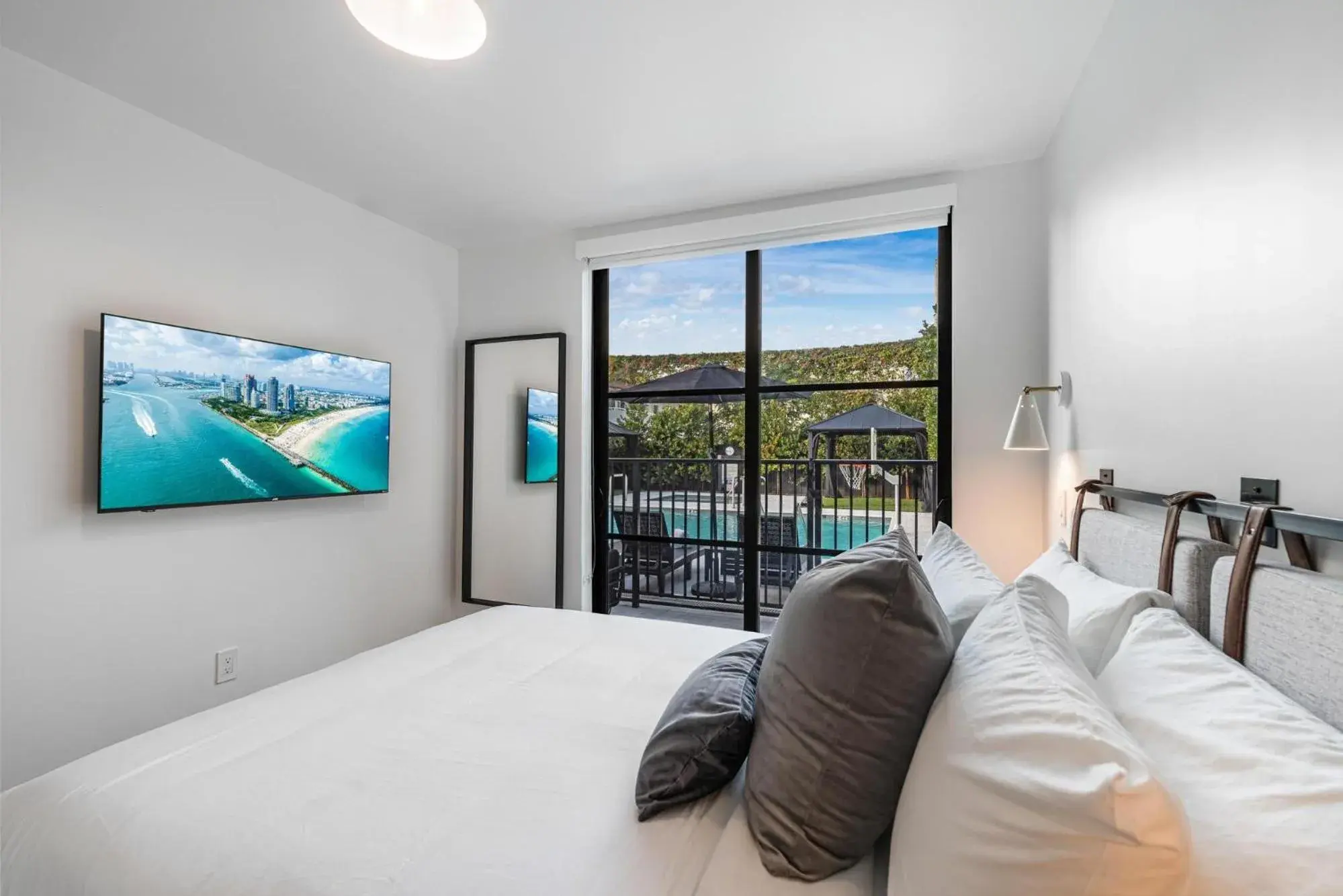 Three-Bedroom Apartment in Lux Retreat By Renzzi Three-Bedroom Apartment in Lux Retreat By Renzzi