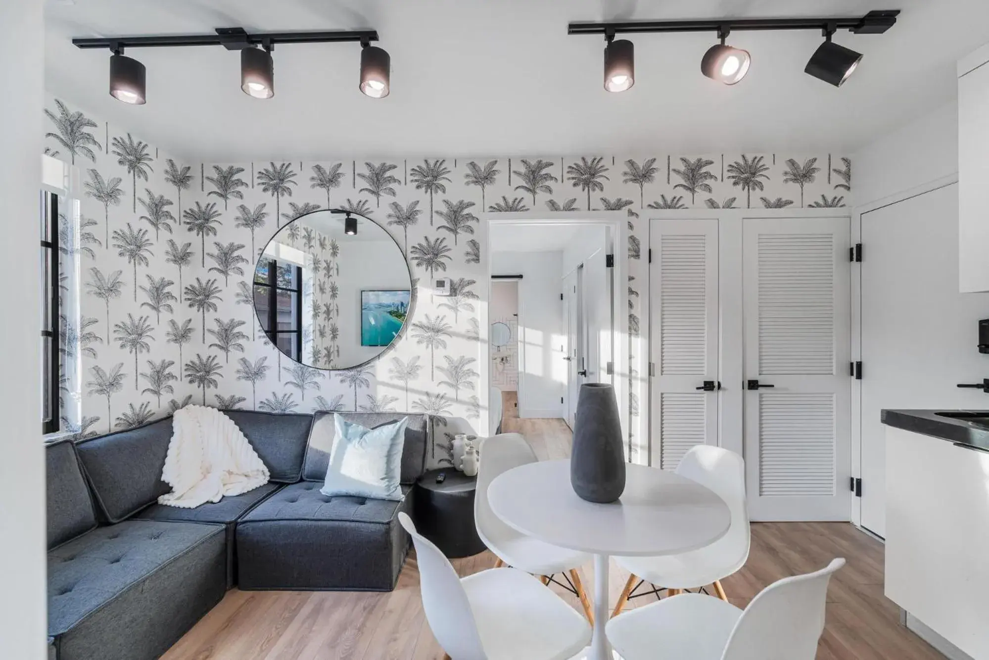 Two-Bedroom Apartment in Lux Retreat By Renzzi Two-Bedroom Apartment in Lux Retreat By Renzzi