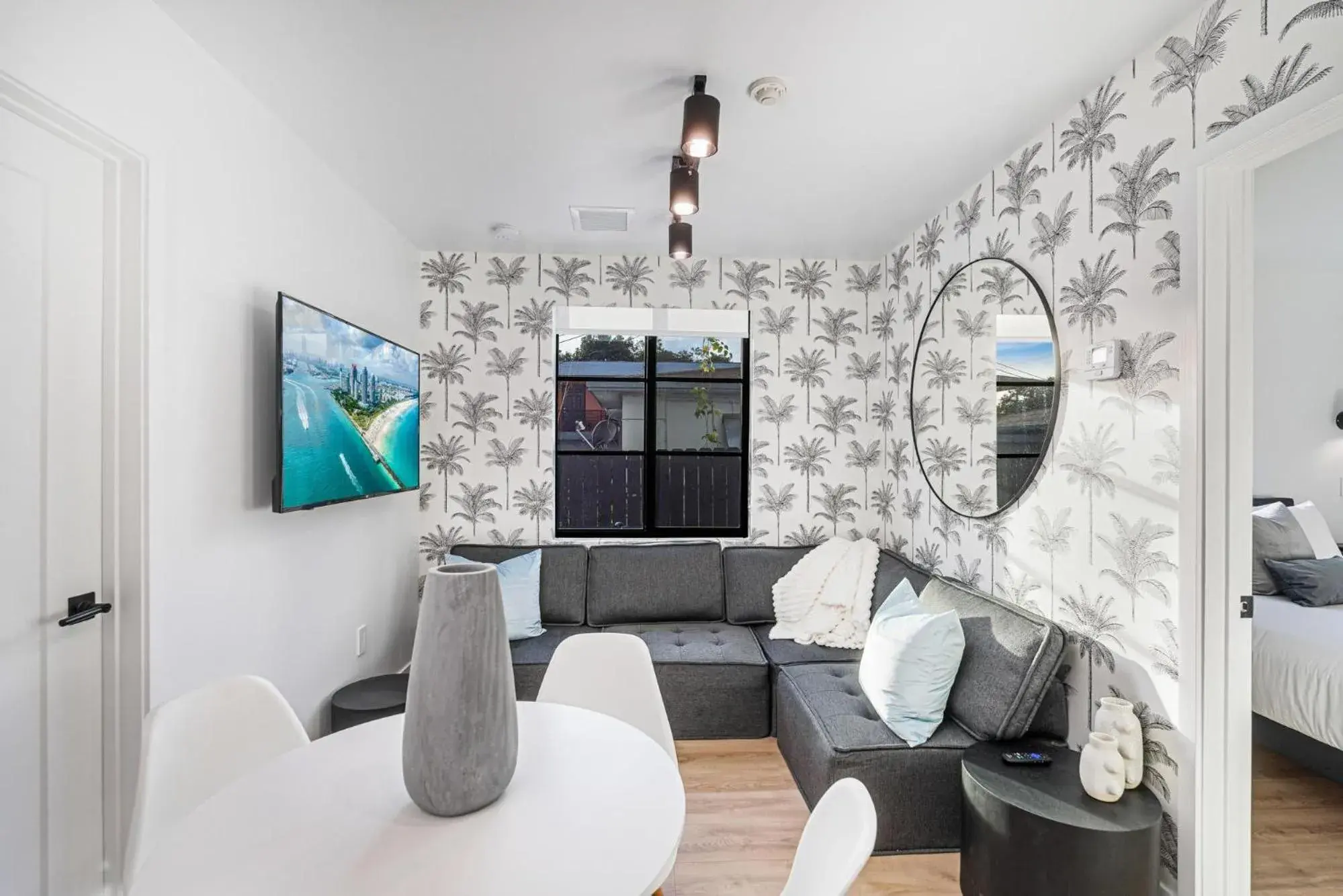 Two-Bedroom Apartment in Lux Retreat By Renzzi Two-Bedroom Apartment in Lux Retreat By Renzzi