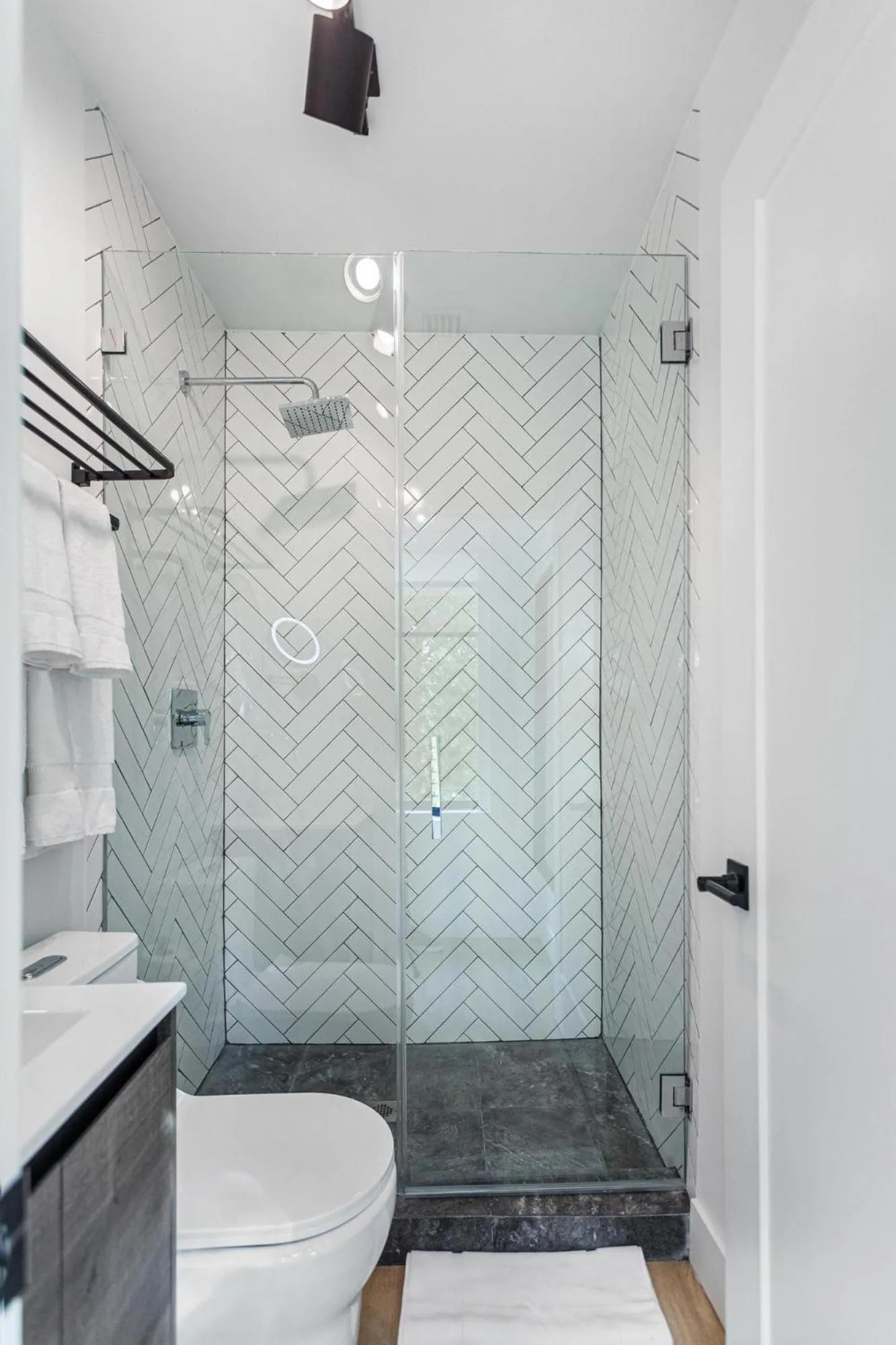 Shower in Lux Retreat By Renzzi