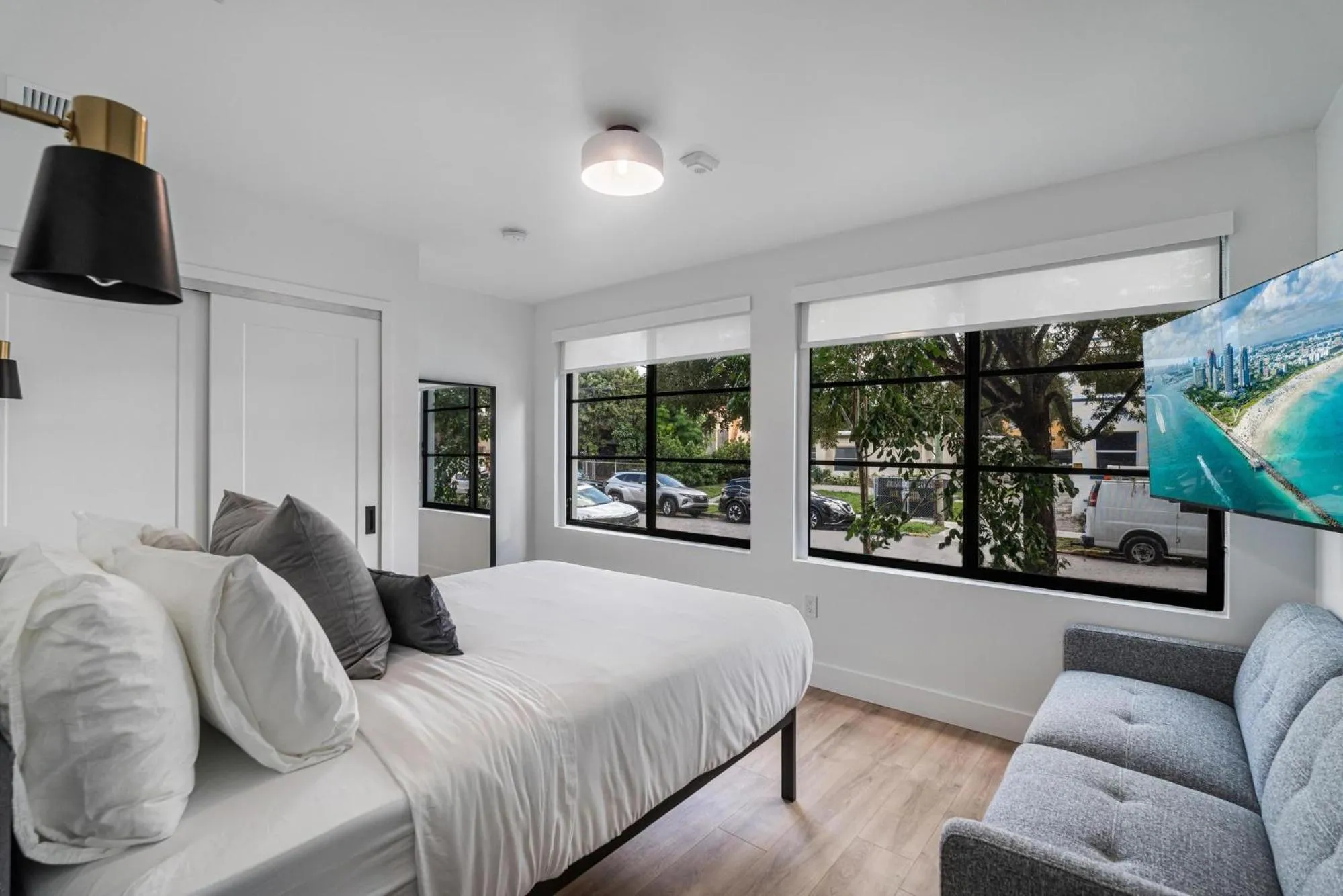 Bed in Lux Retreat By Renzzi