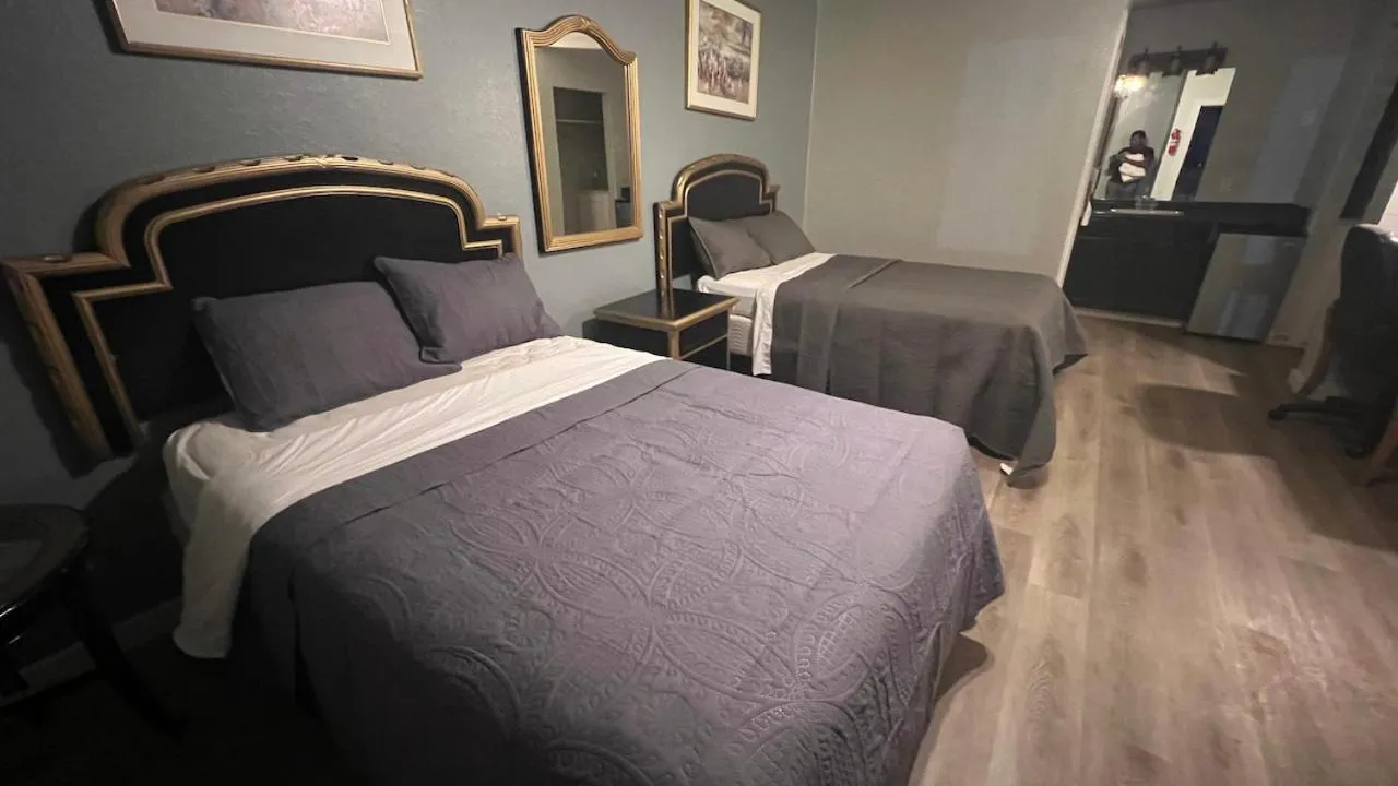 Bed in Texas Lodge Kenedy