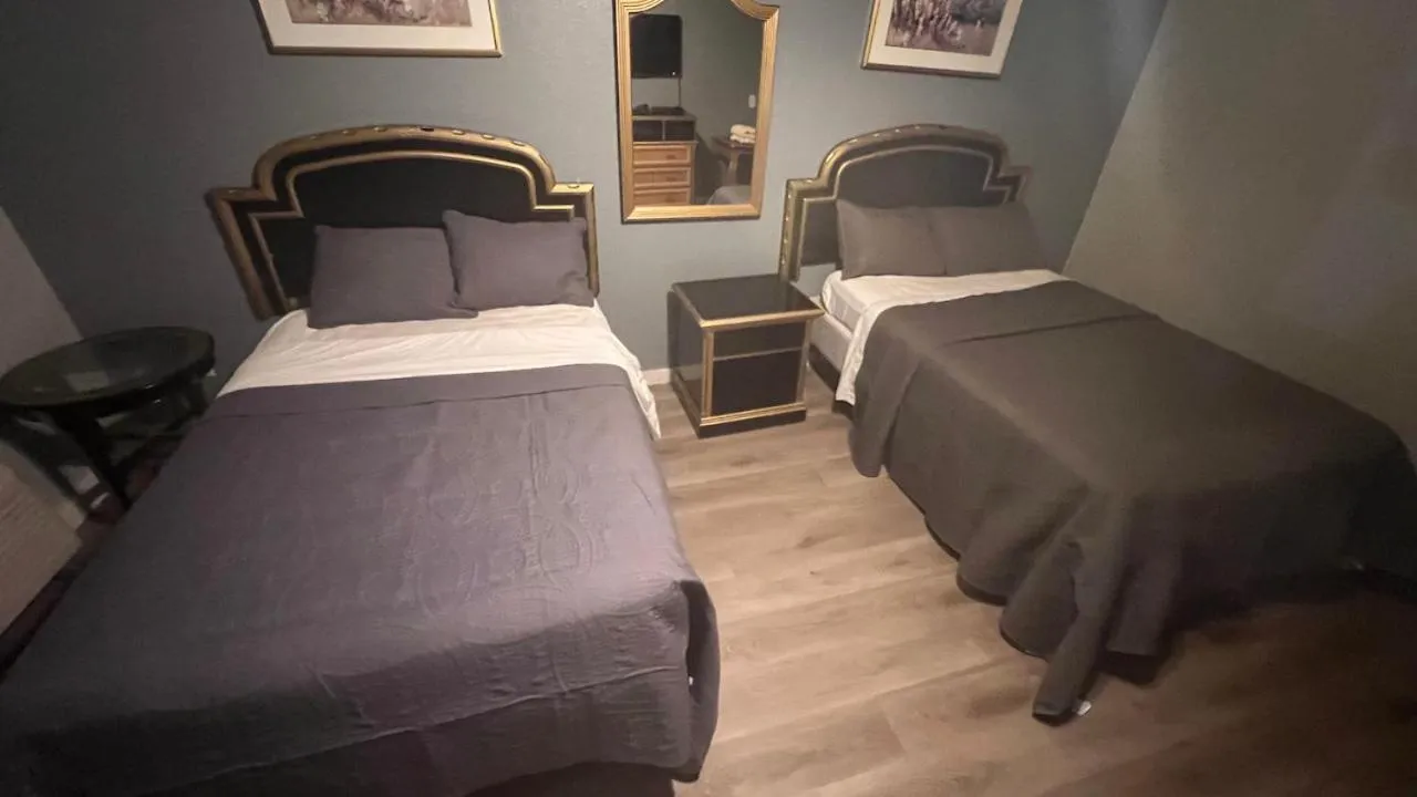 Bed in Texas Lodge Kenedy