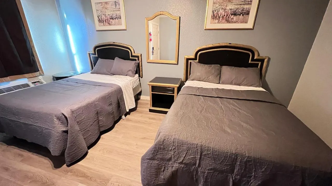 Bed in Texas Lodge Kenedy