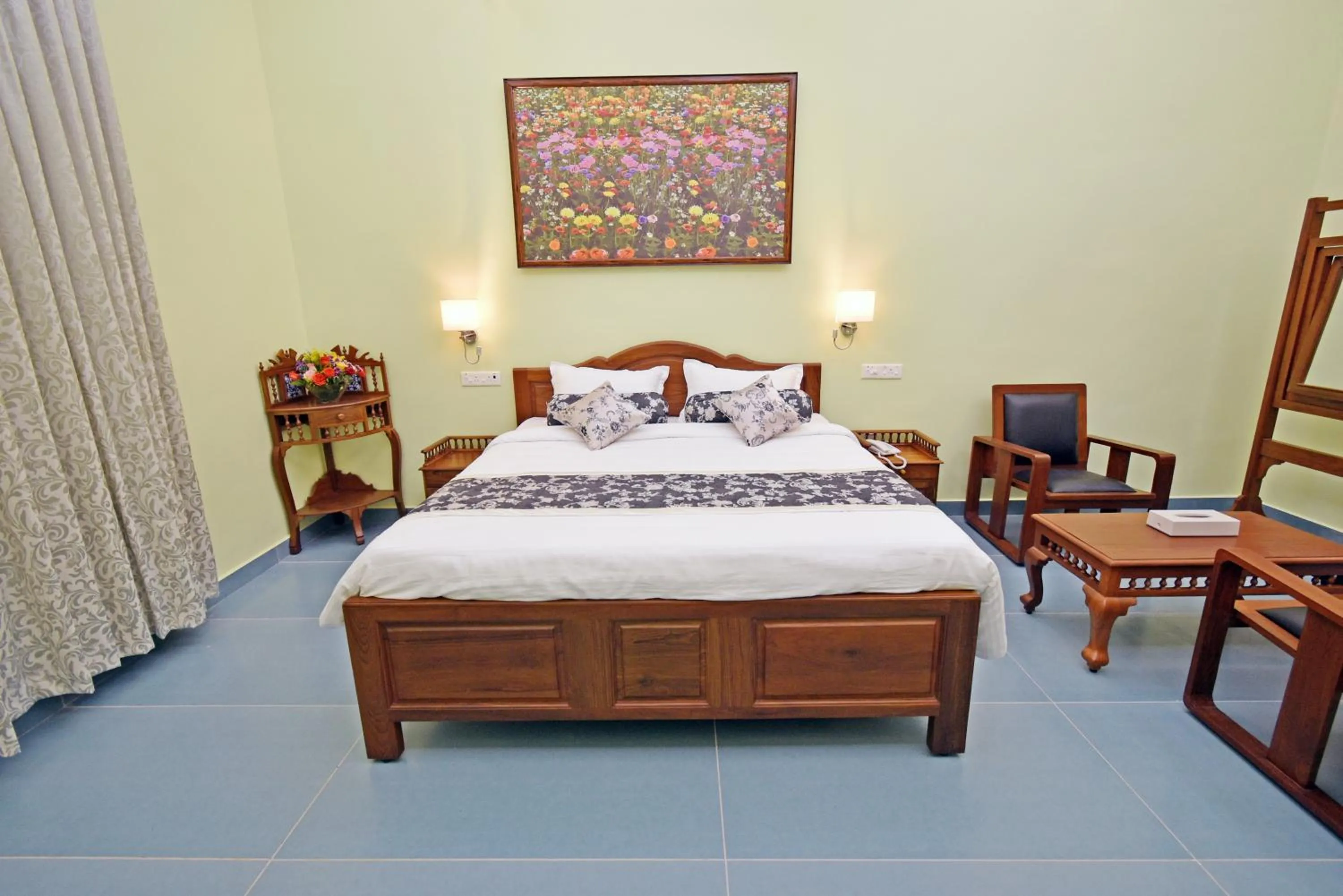 Le Colonial Suites