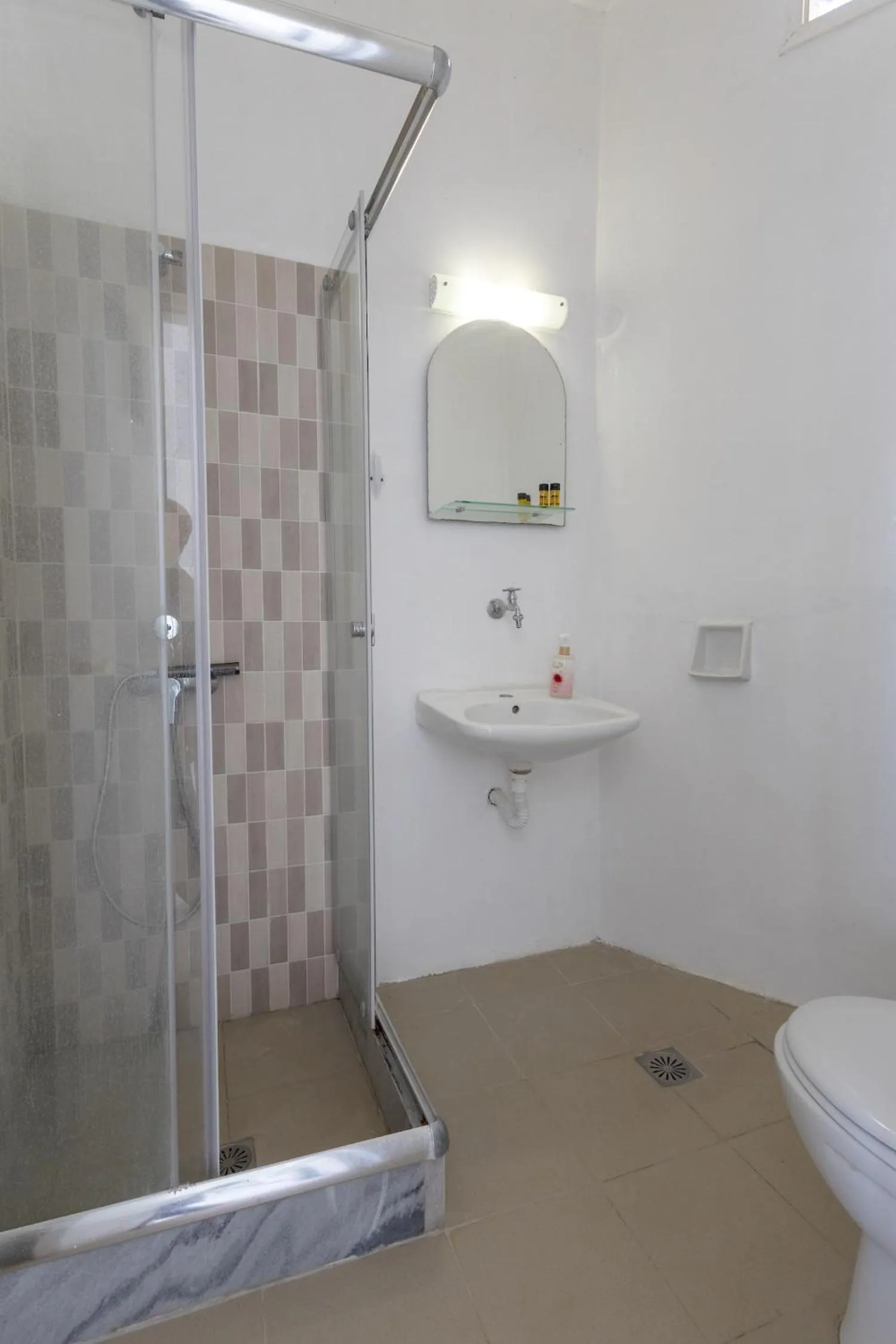 Shower in Petalides Apartments