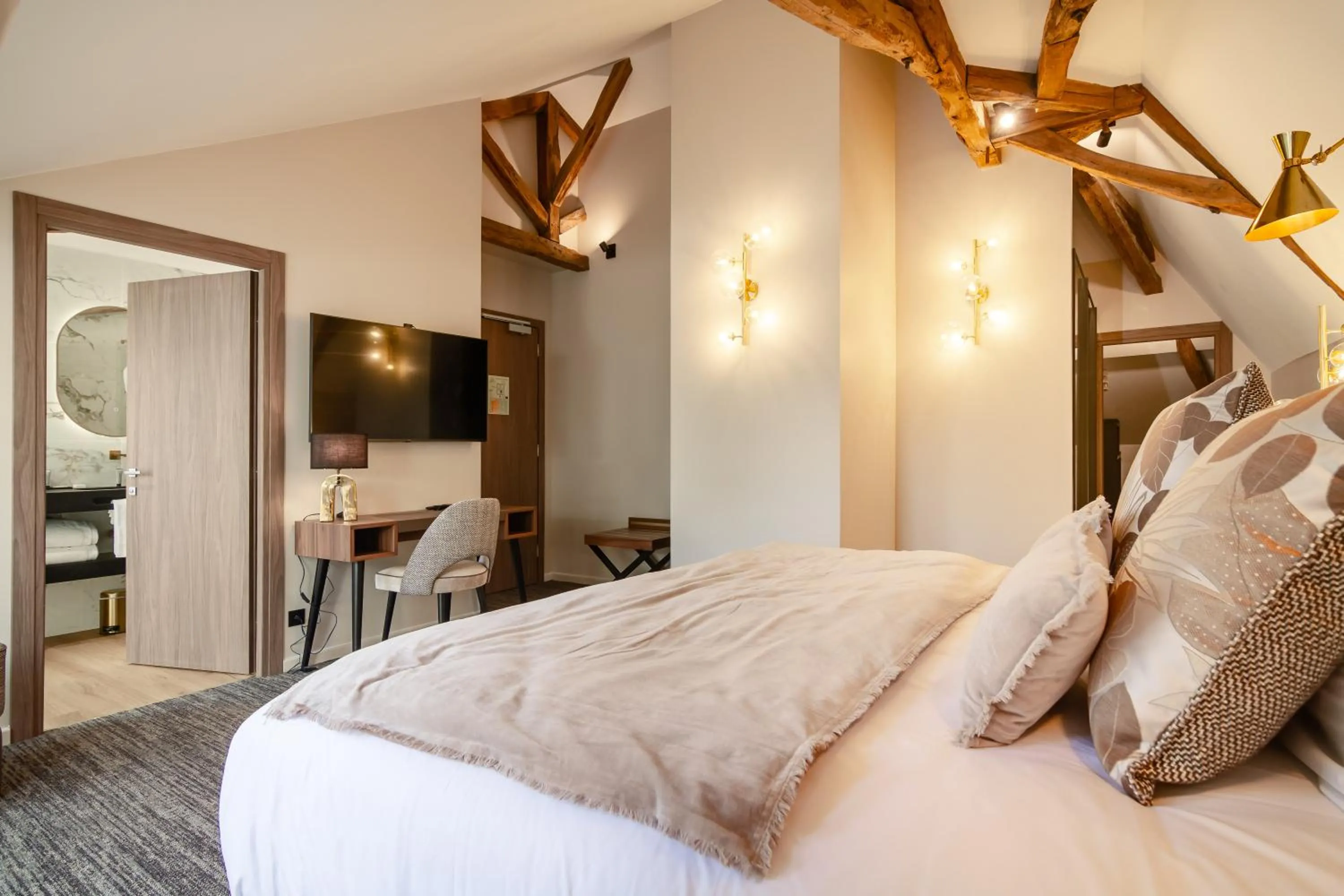 Bedroom, Bed in Château de Maraval