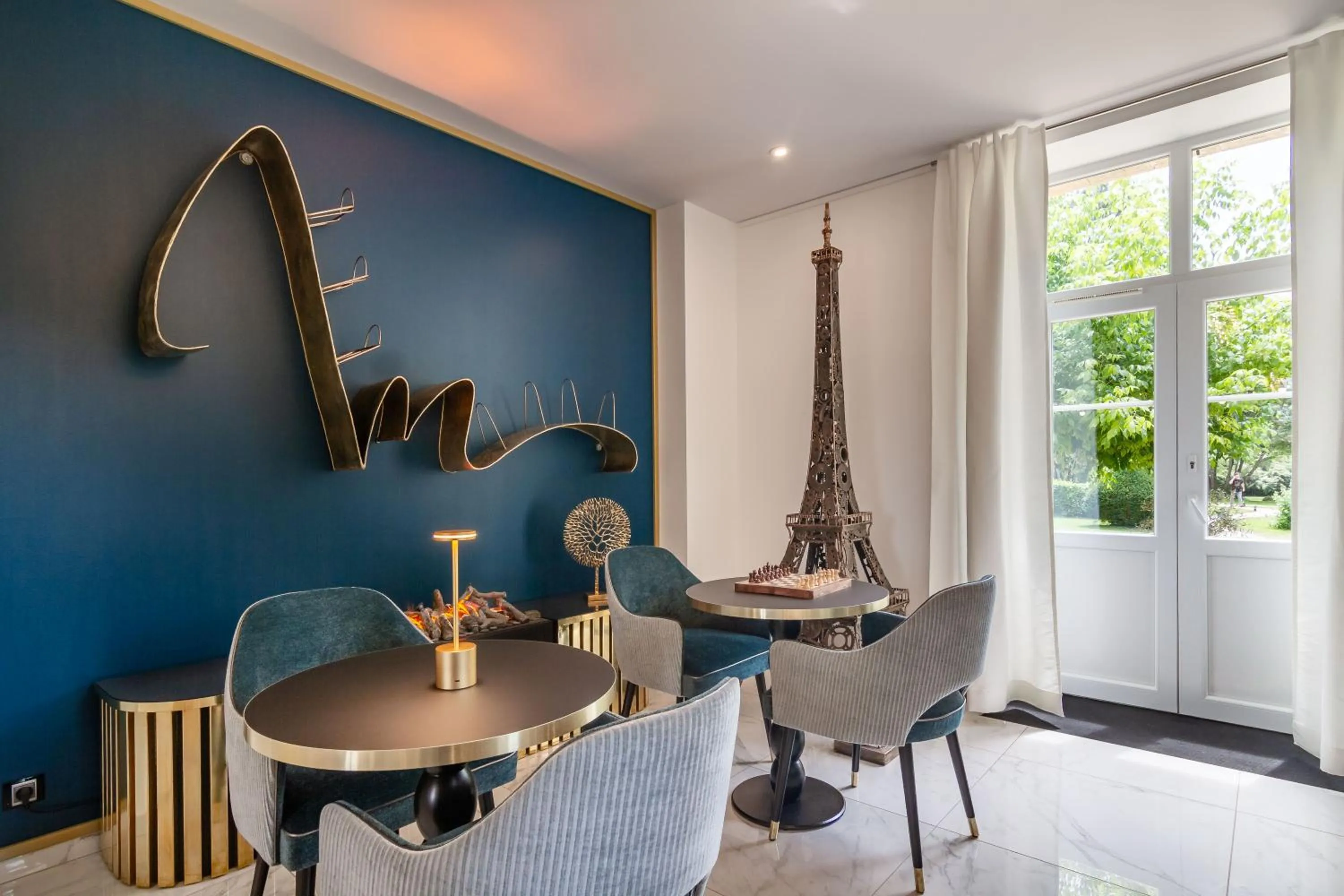 Seating area in Château de Maraval