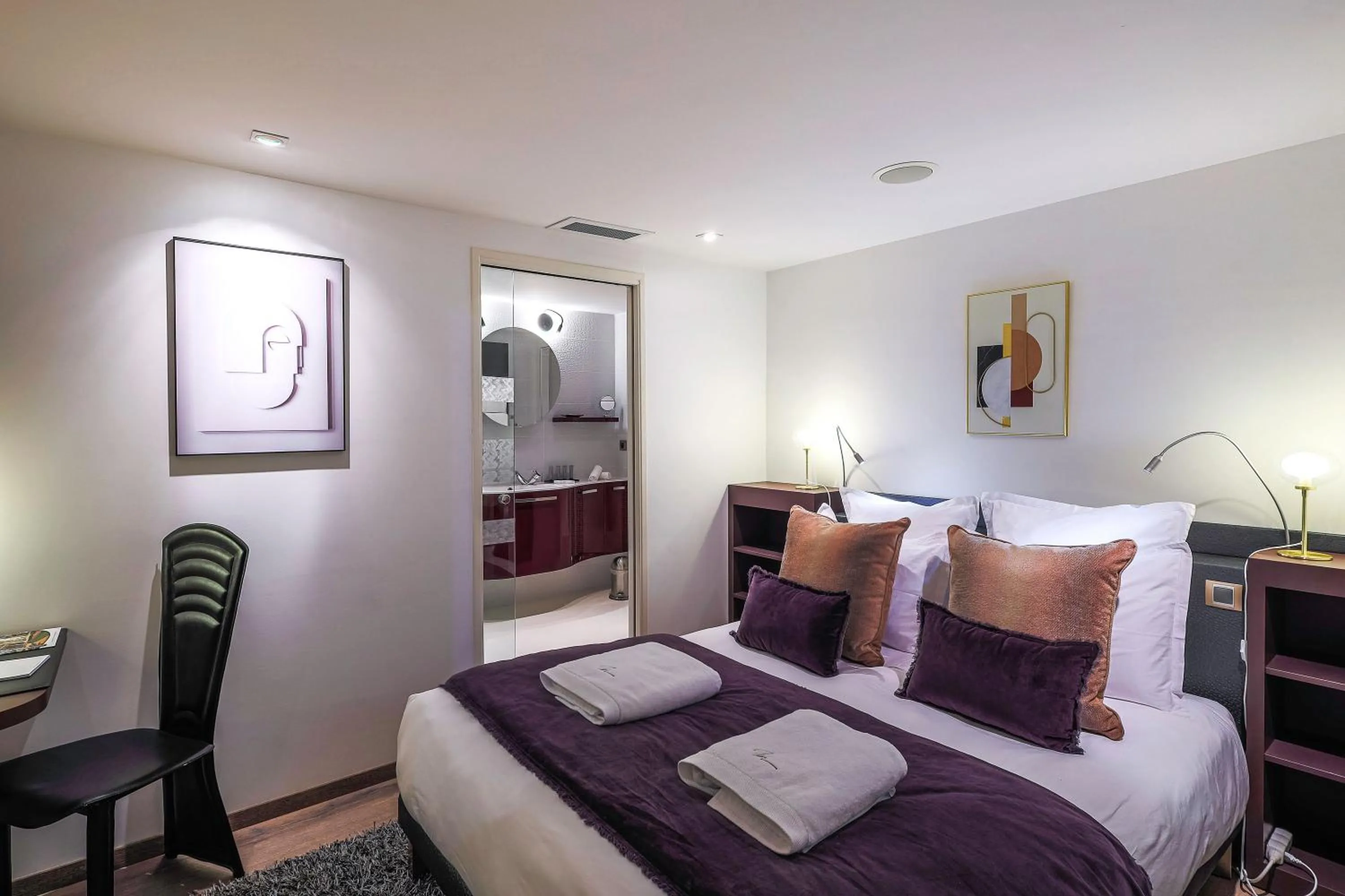 Bed in Château de Maraval