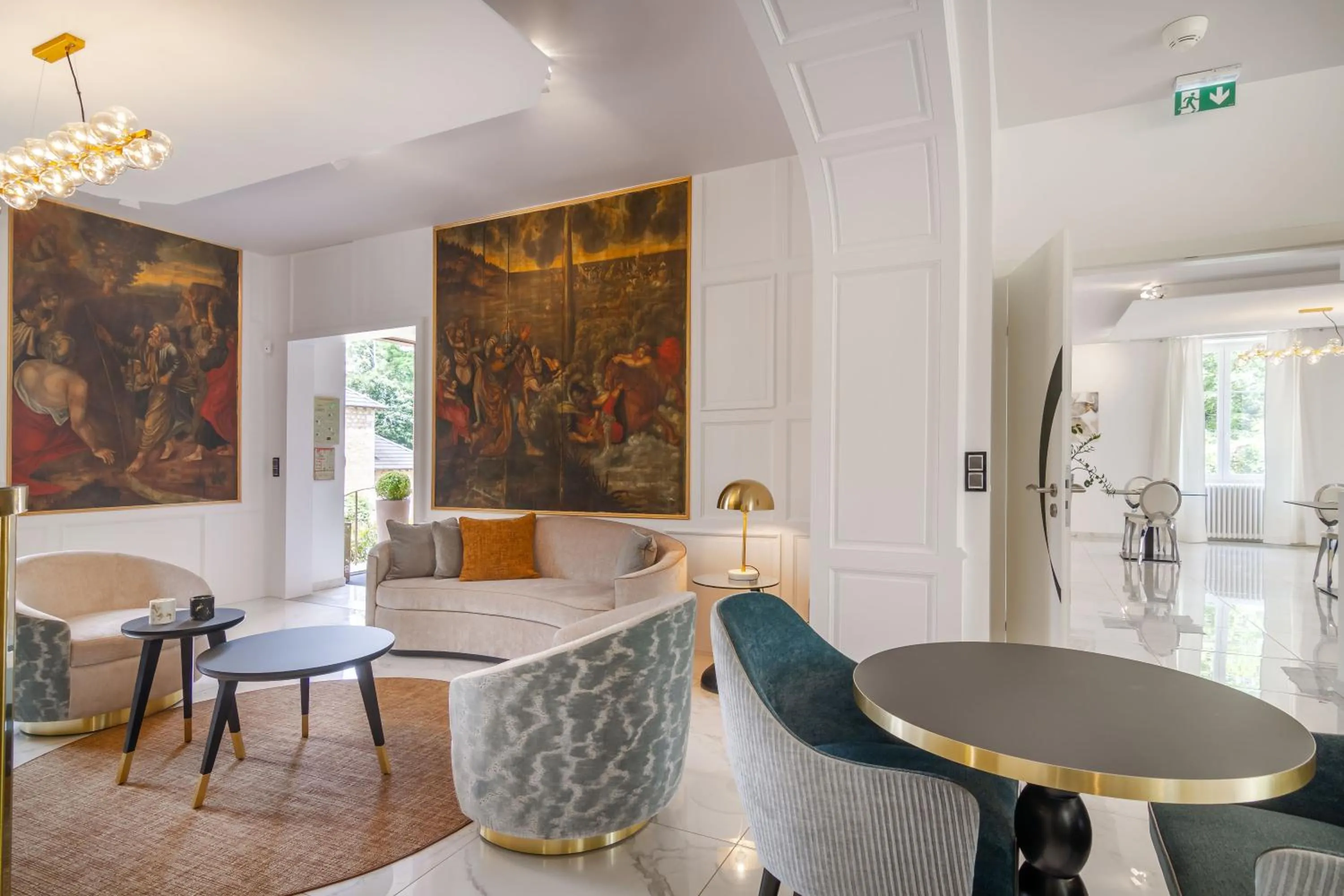 Seating area in Château de Maraval