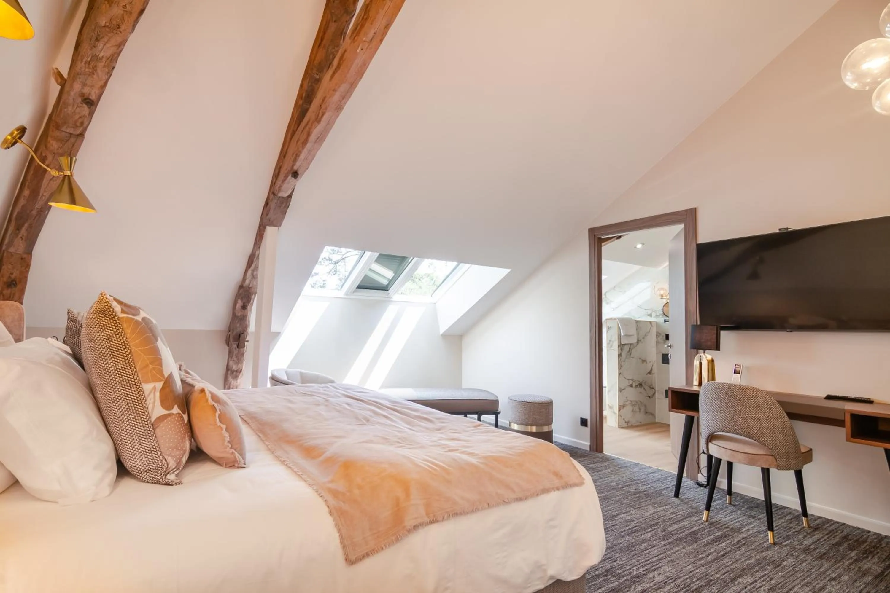 TV and multimedia, Bed in Château de Maraval