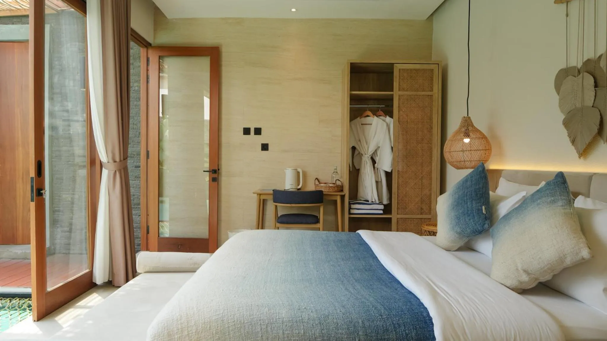 Bathroom, Bed in Villa Di Bali