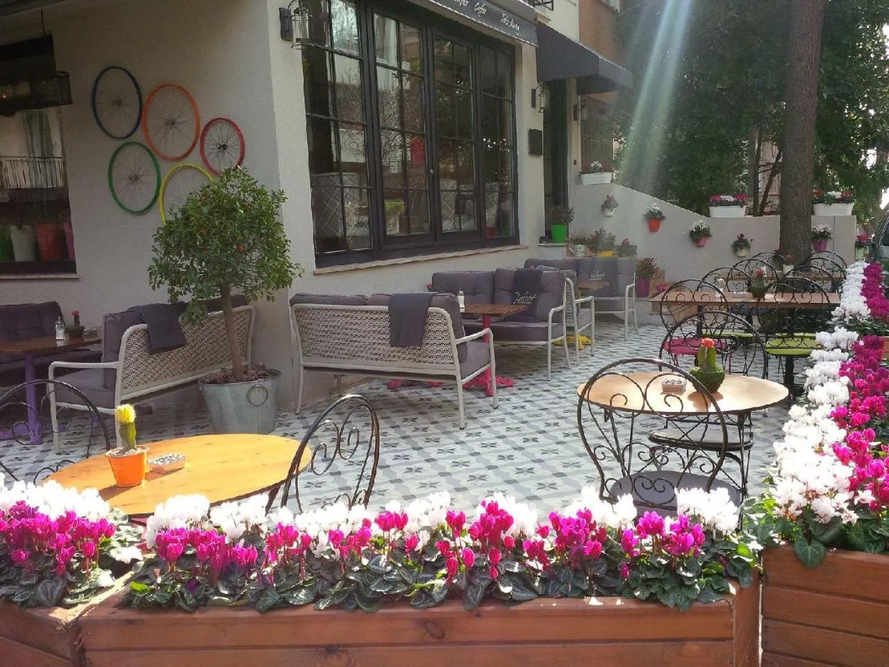 Patio in Juliet Rooms & Kitchen