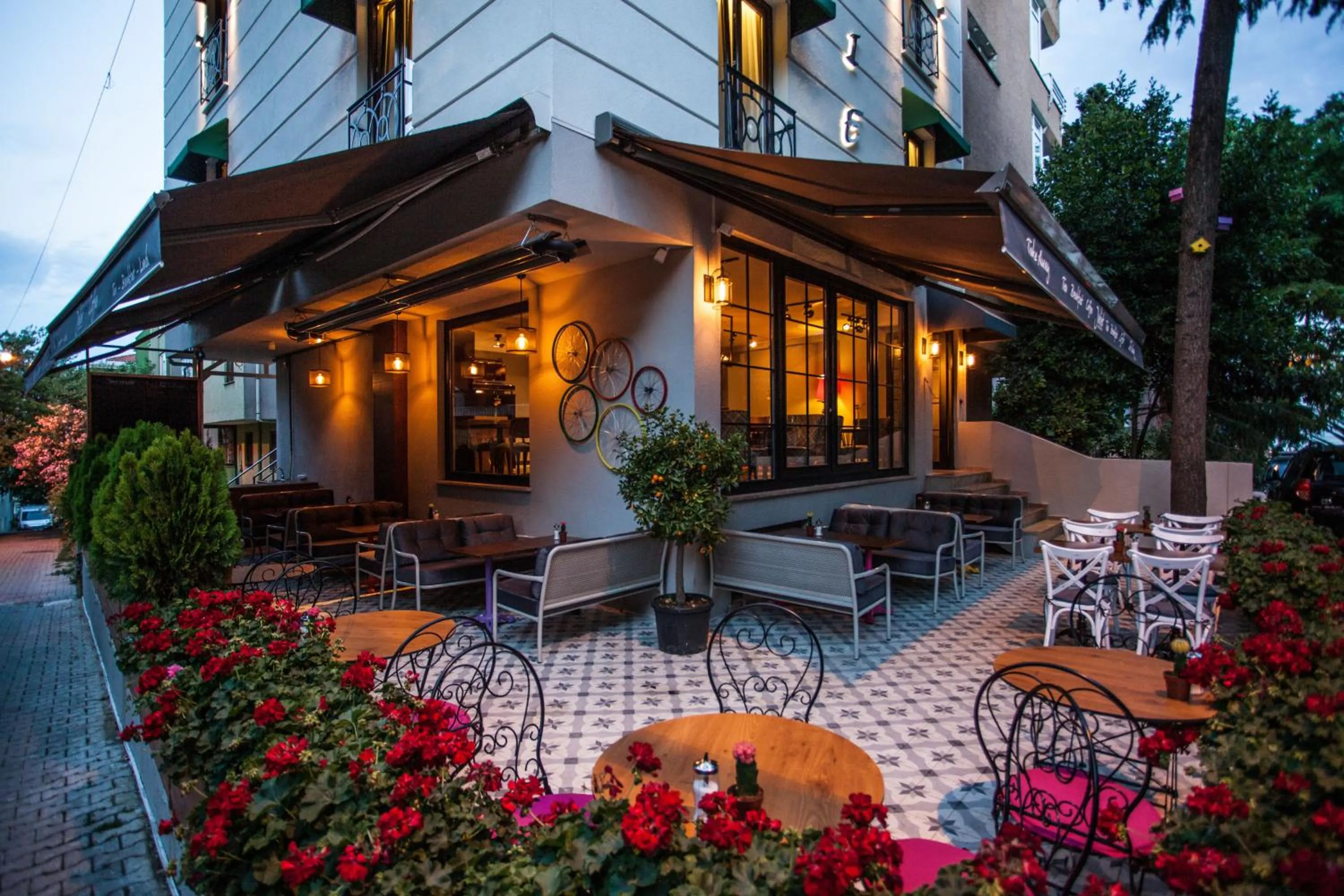 Property building in Juliet Rooms & Kitchen