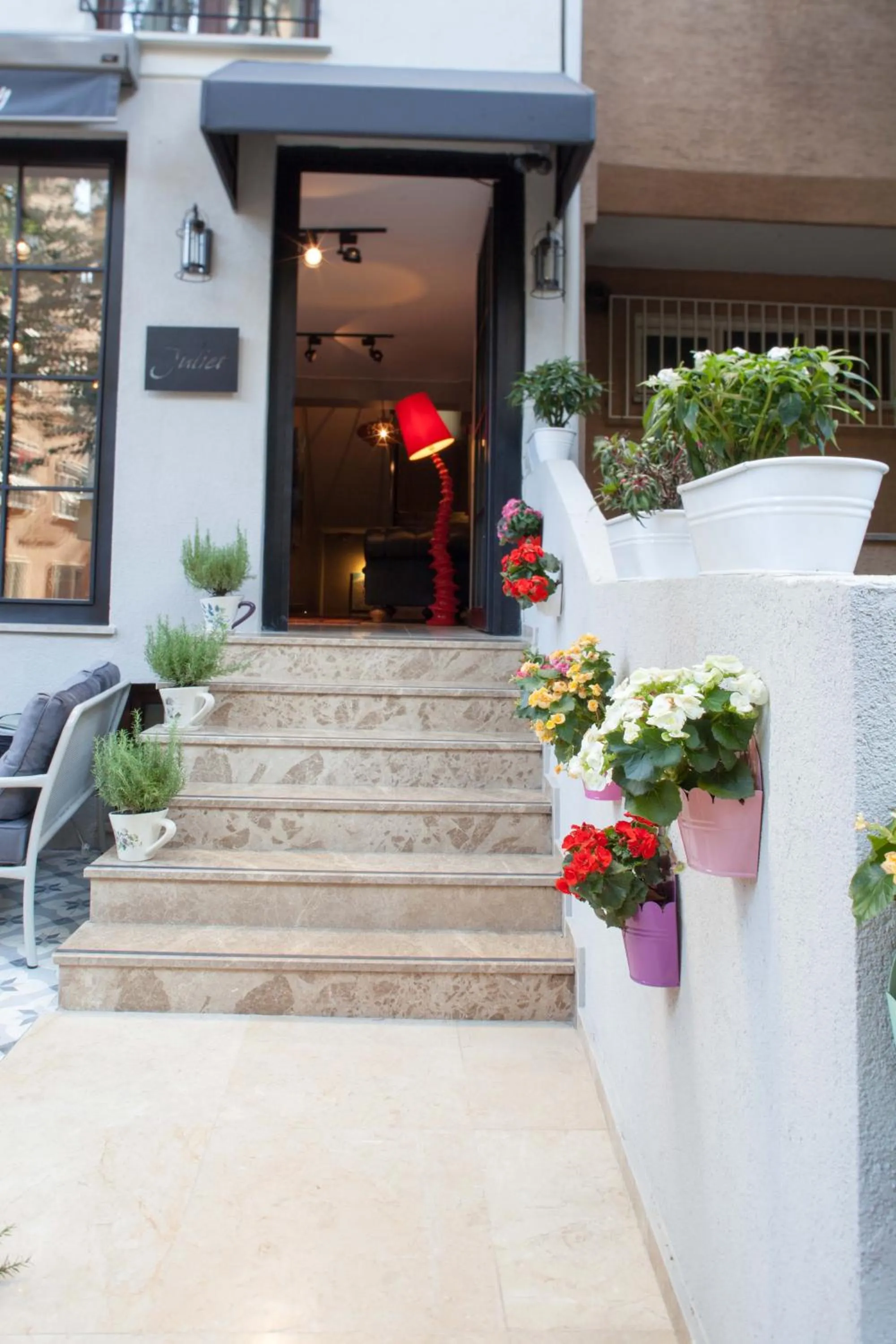 Facade/entrance in Juliet Rooms & Kitchen