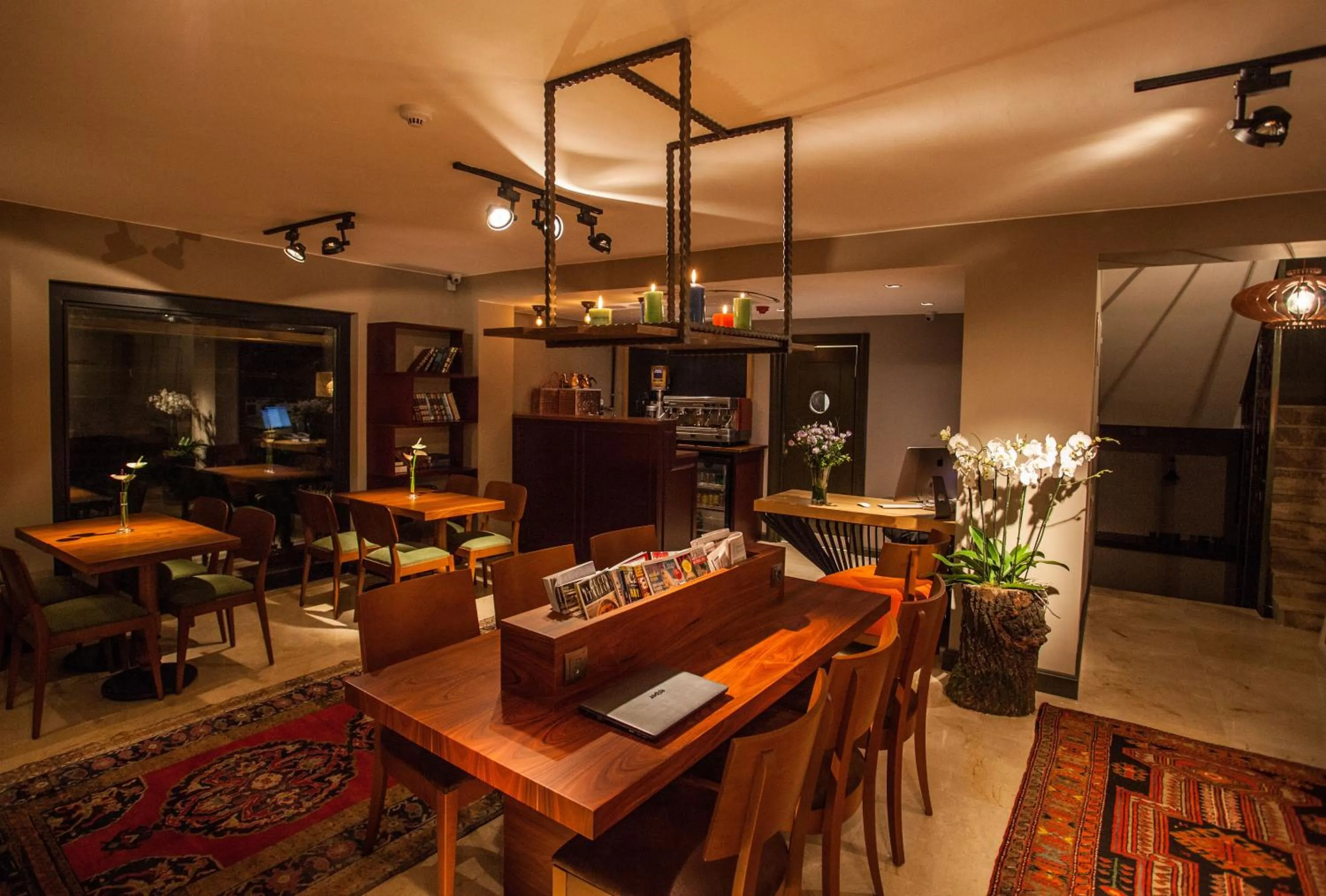 Restaurant/places to eat in Juliet Rooms & Kitchen