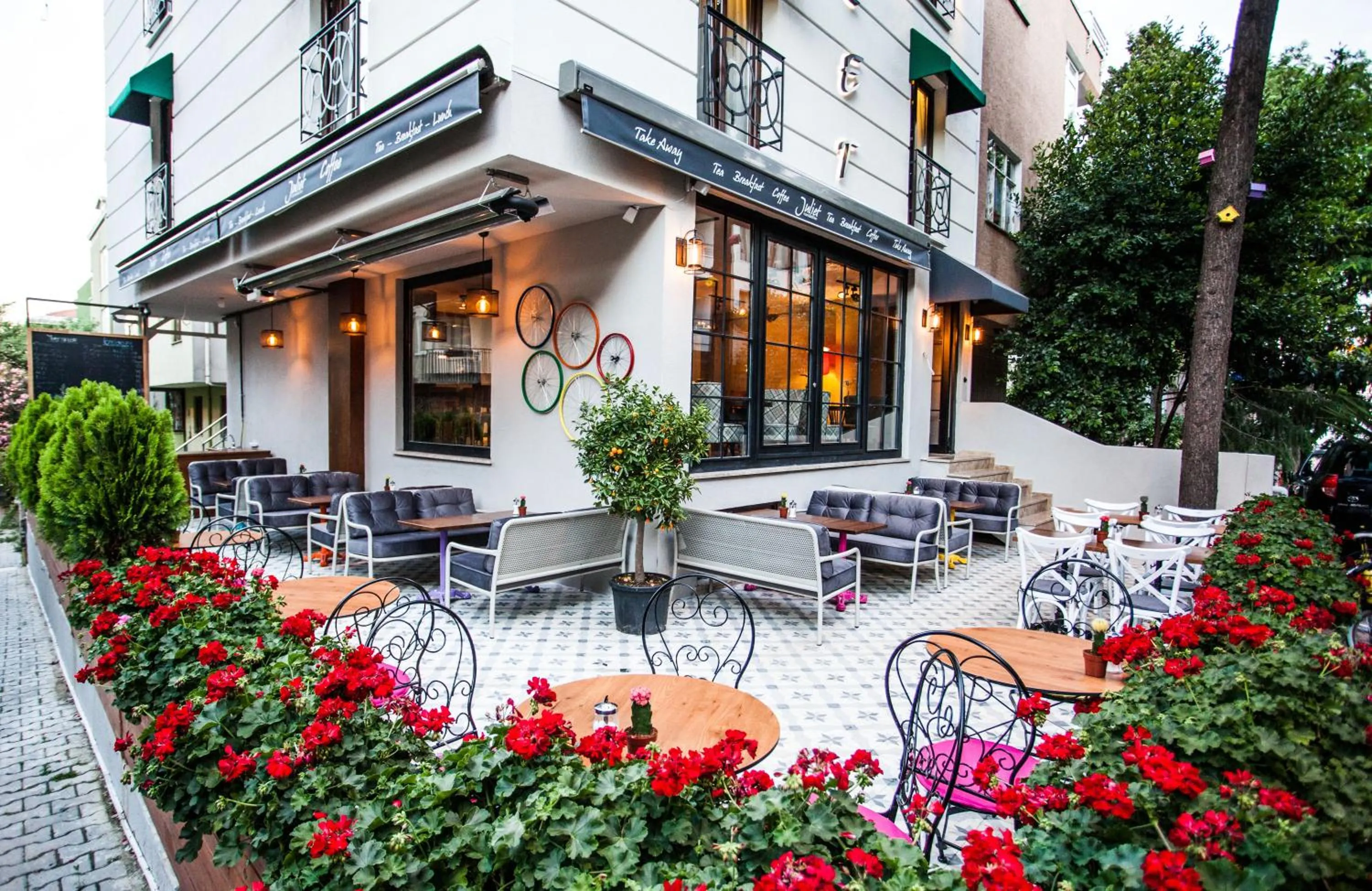 Patio in Juliet Rooms & Kitchen