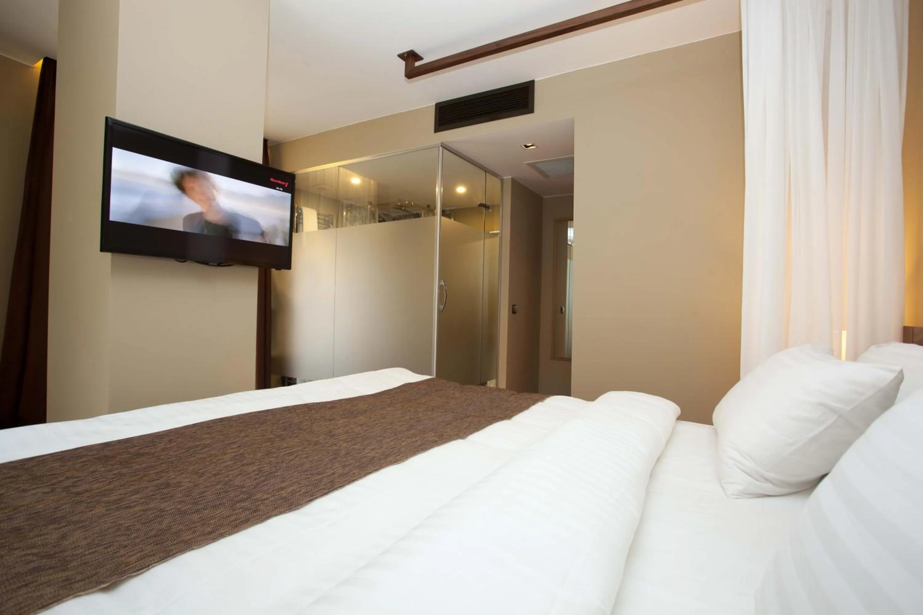 Photo of the whole room in Juliet Rooms & Kitchen