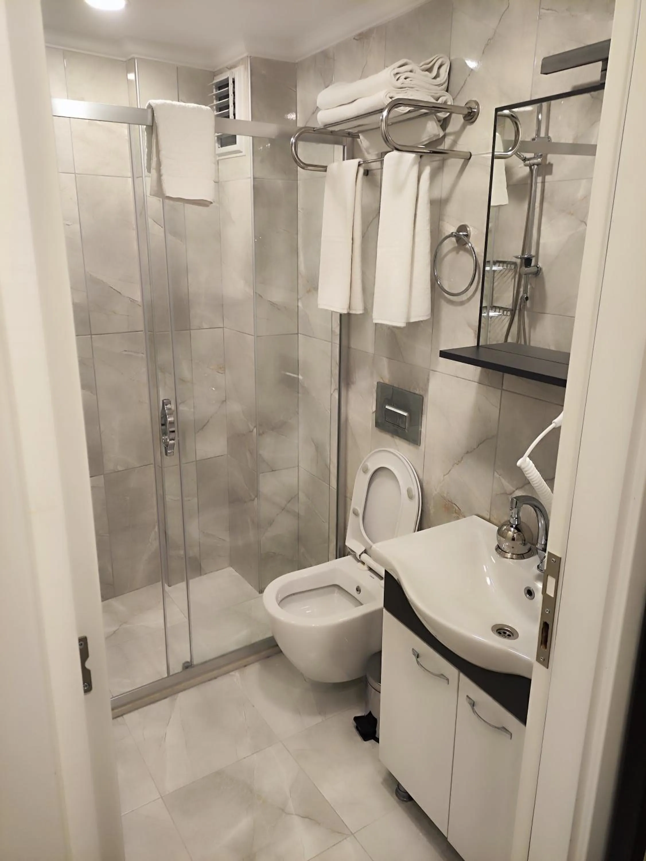 Shower in Hotel Esve Istanbul