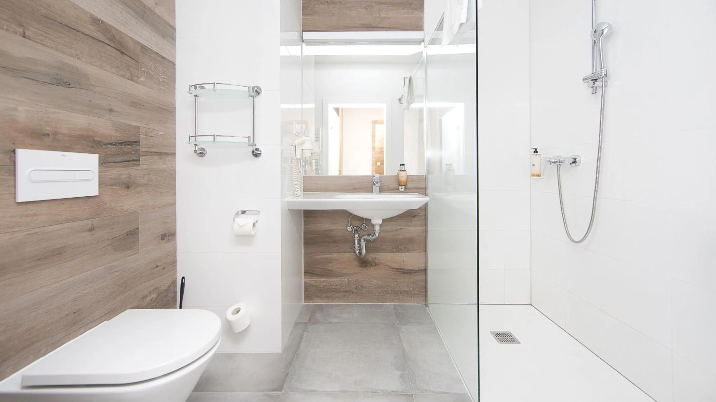 Shower in Aparthotel Panorama - Czarna Góra Resort, Sun & Snow