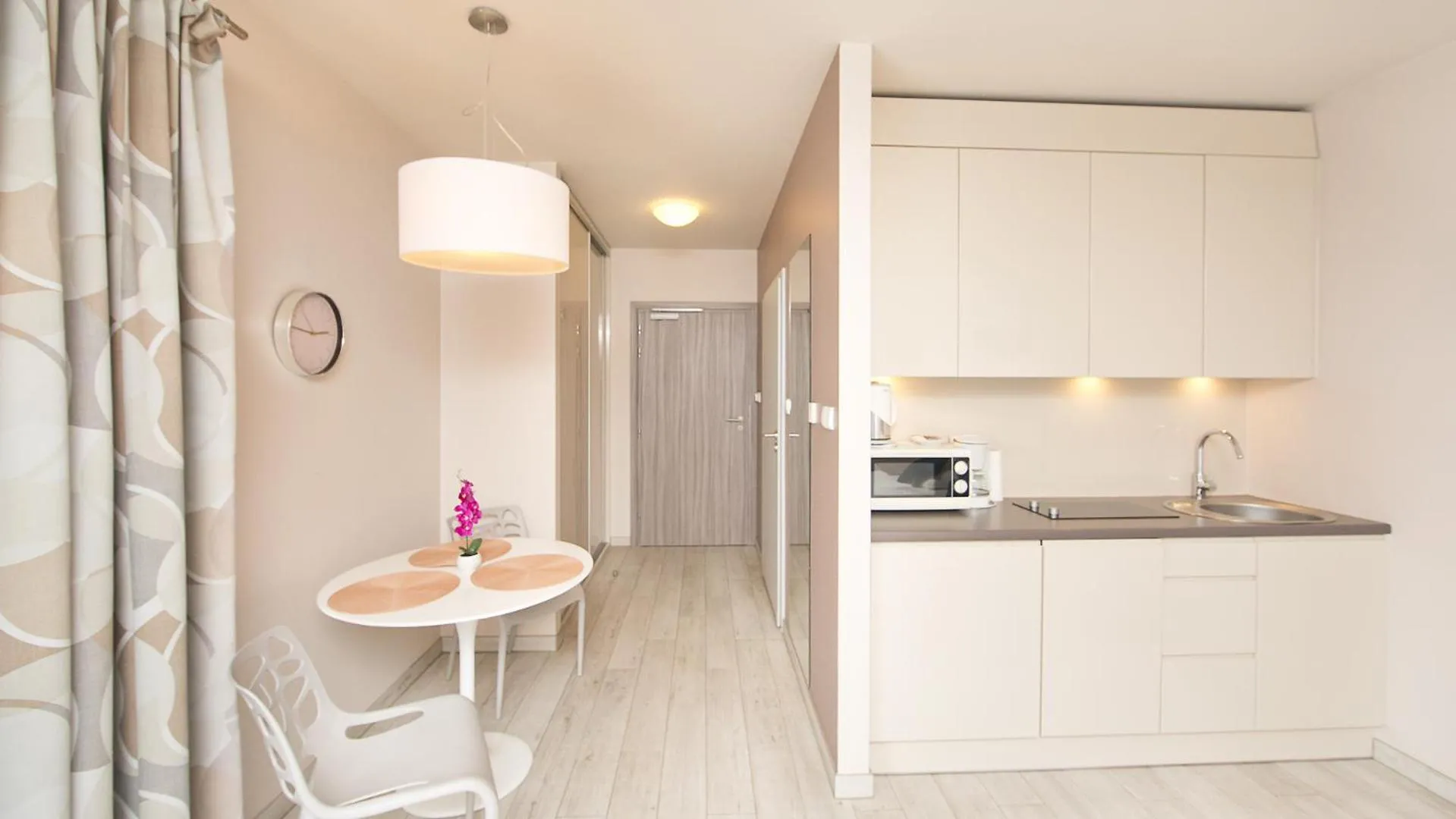 Kitchen or kitchenette in Aparthotel Panorama - Czarna Góra Resort, Sun & Snow