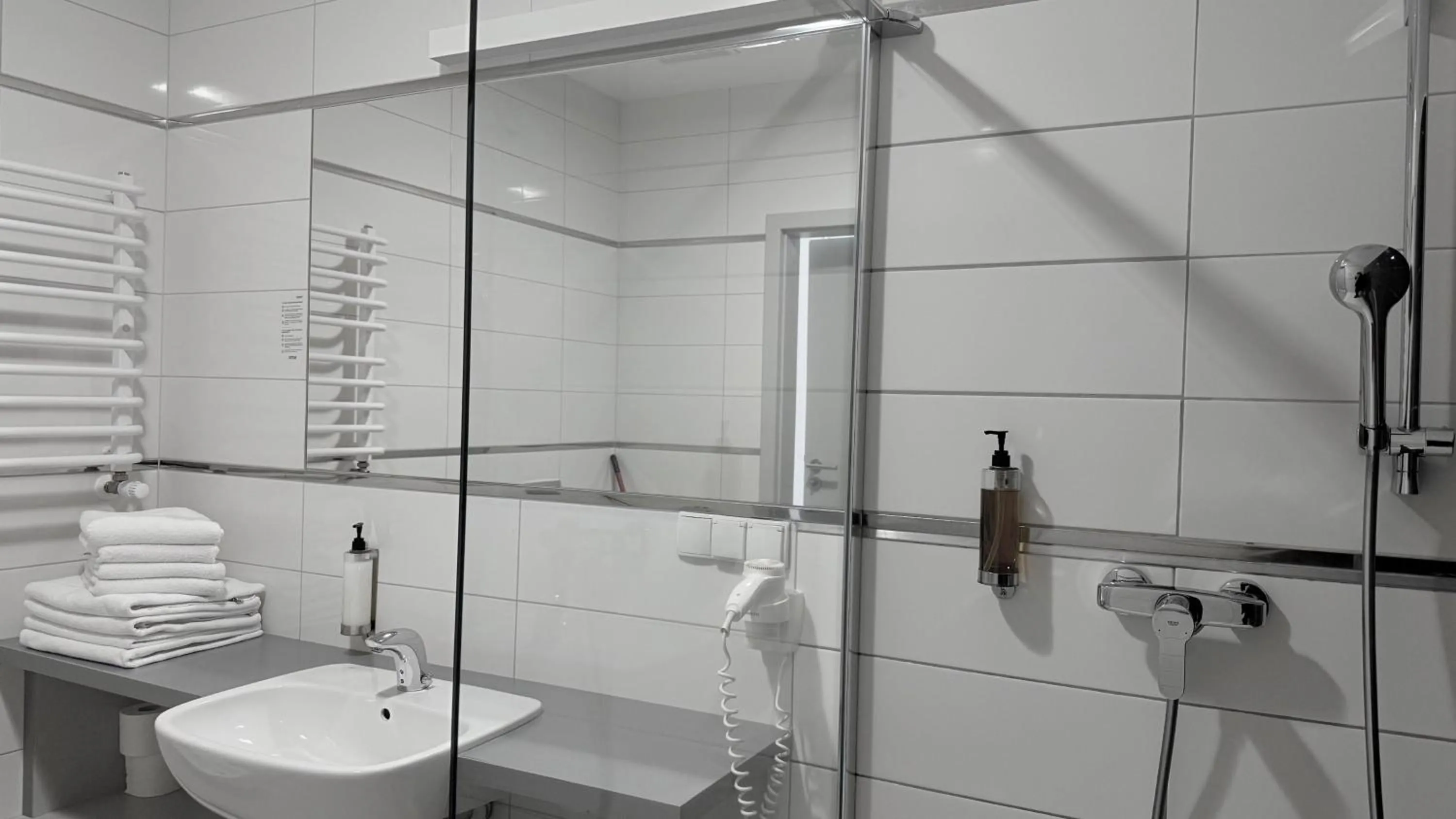Shower in Aparthotel Panorama - Czarna Góra Resort, Sun & Snow