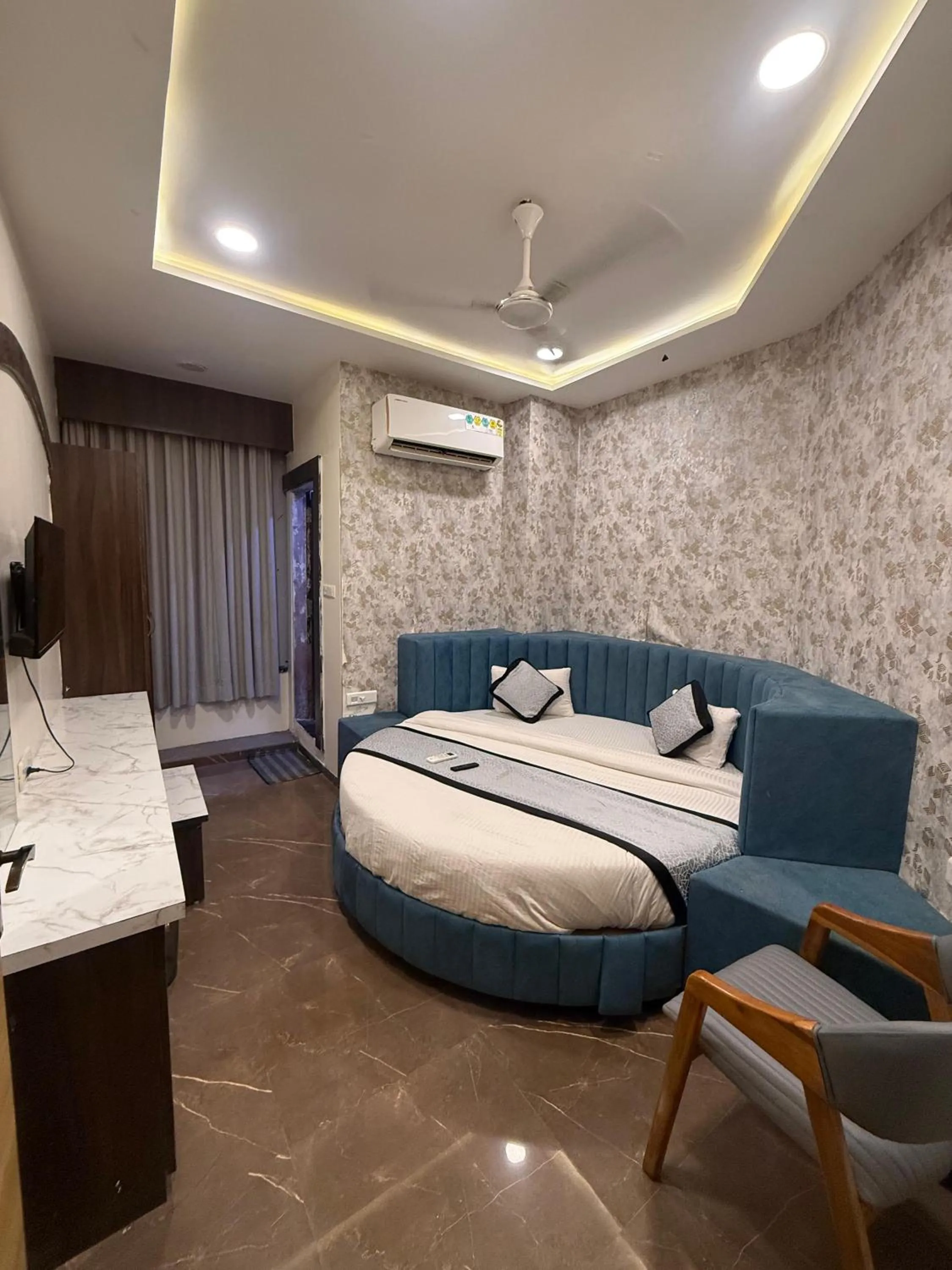 Bed in Hotel Krish villa