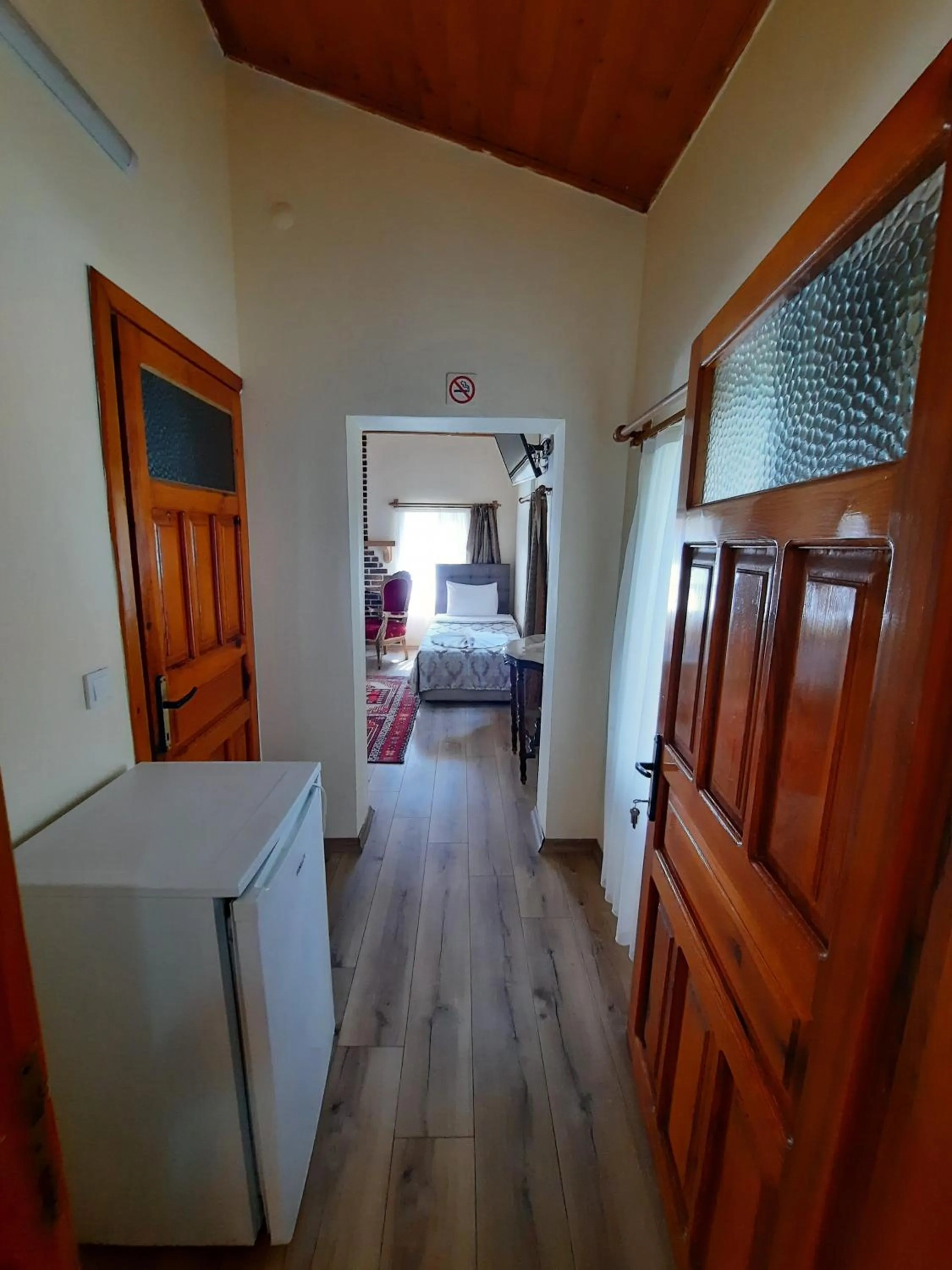 Photo of the whole room, Bed in Ali Baba's House