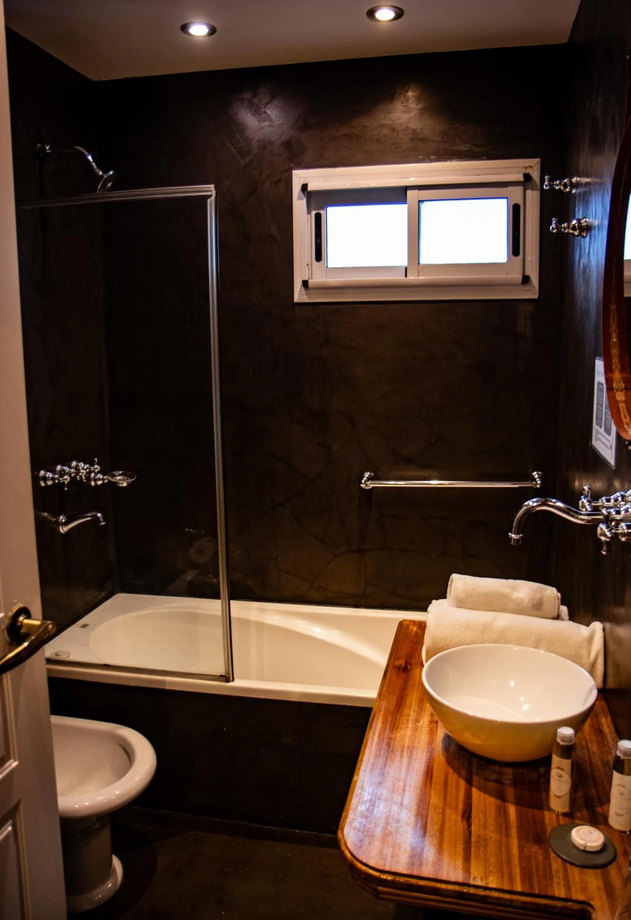 Shower in Hotel Clasico